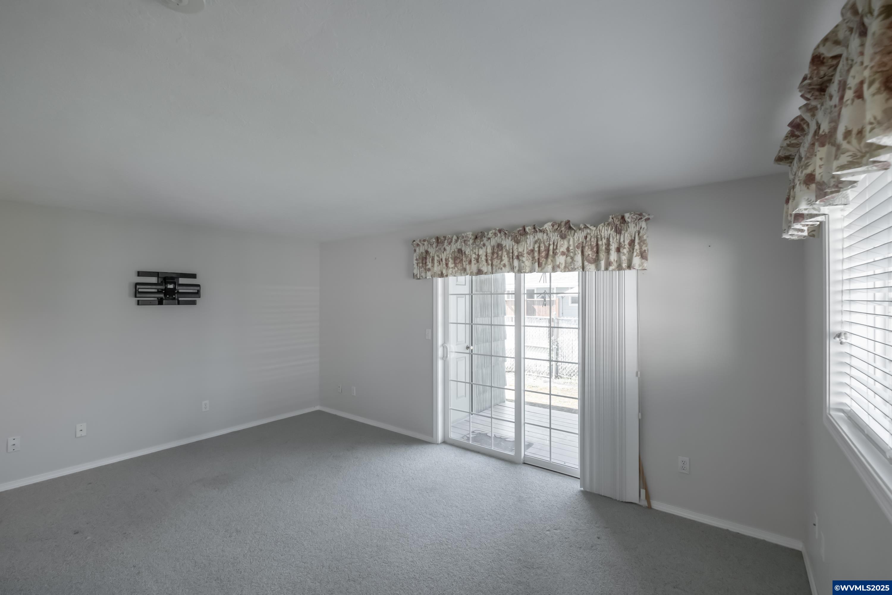 Woodburn, Oregon 97071, United States, 2 Bedrooms Bedrooms, ,2 BathroomsBathrooms,Residential,Active,97323