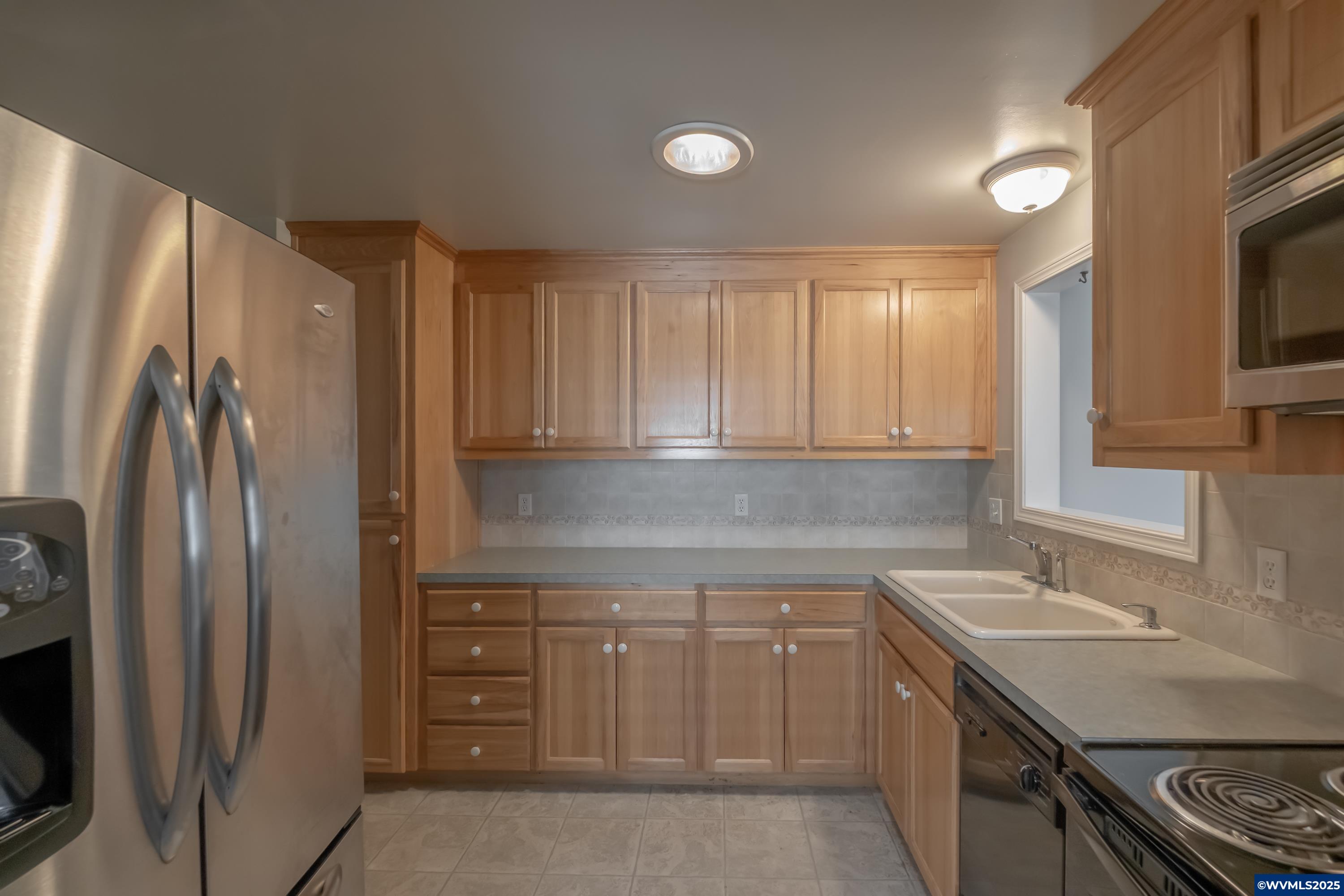 Woodburn, Oregon 97071, United States, 2 Bedrooms Bedrooms, ,2 BathroomsBathrooms,Residential,Active,97323