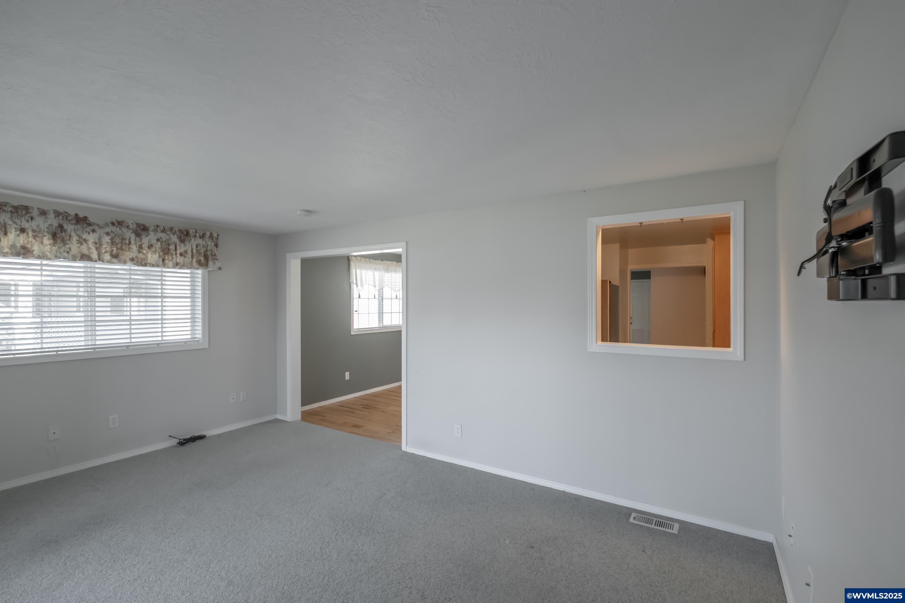 Woodburn, Oregon 97071, United States, 2 Bedrooms Bedrooms, ,2 BathroomsBathrooms,Residential,Active,97323