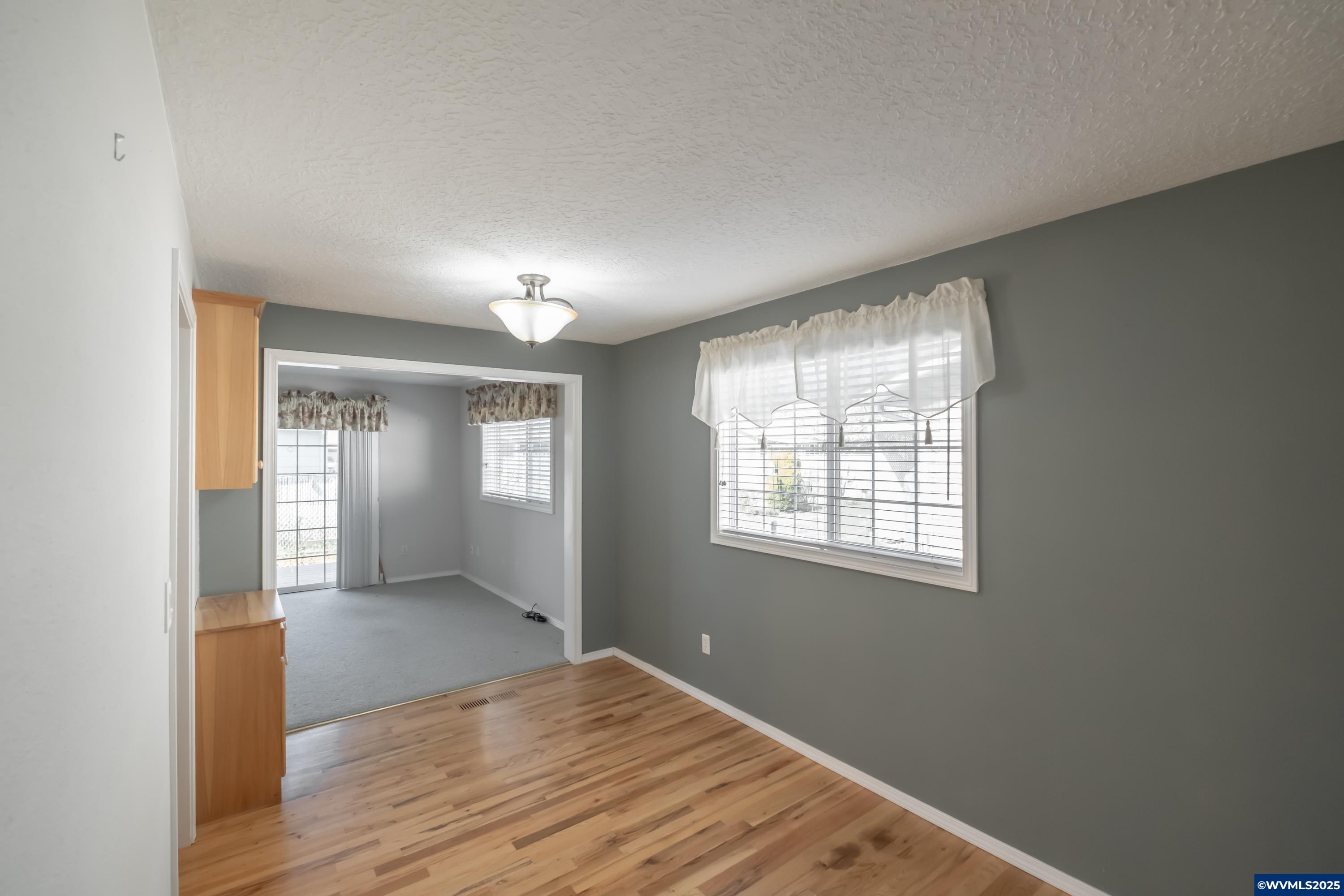 Woodburn, Oregon 97071, United States, 2 Bedrooms Bedrooms, ,2 BathroomsBathrooms,Residential,Active,97323