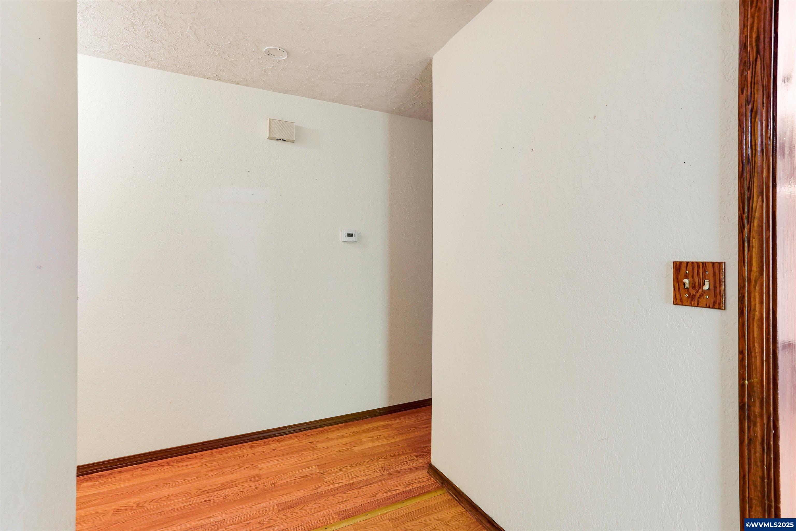 2435 La Jolla Ct NW