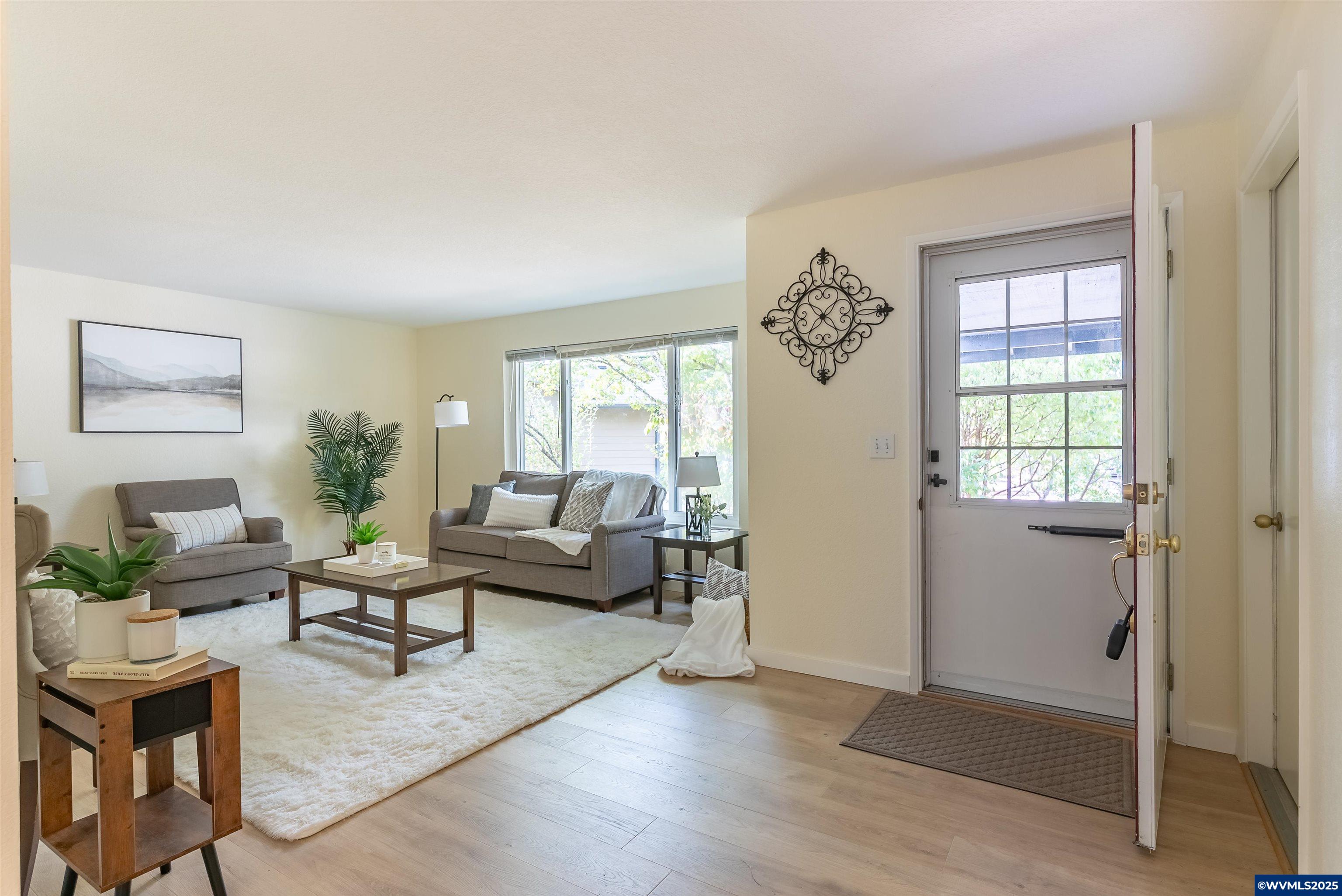 346 Robb Pl