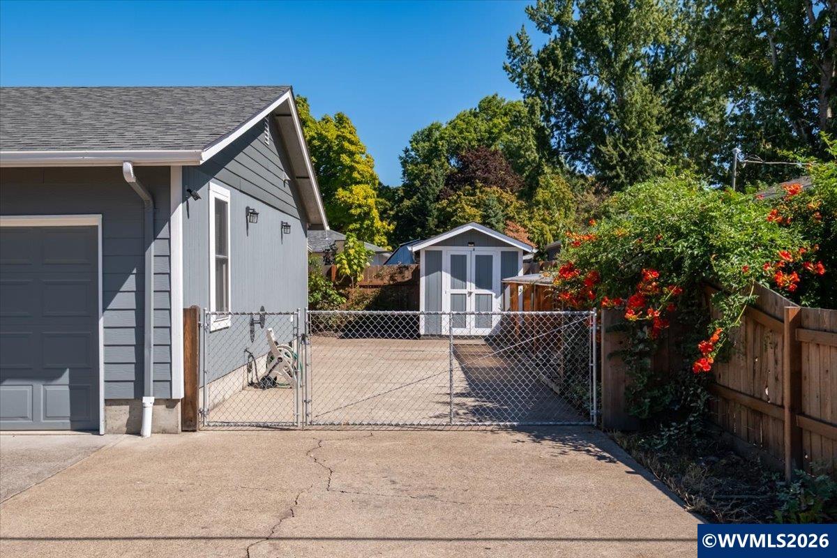 1423 32nd Av SE