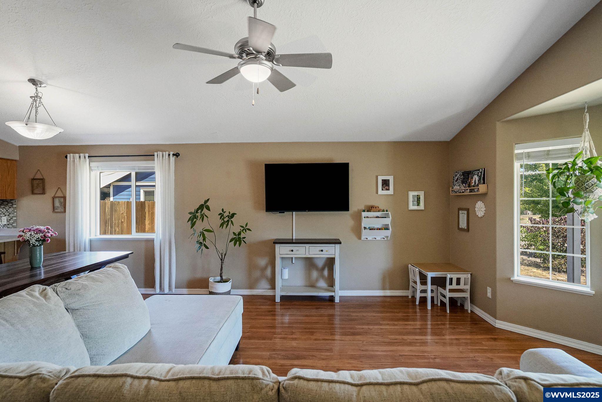 1414 S 6 St