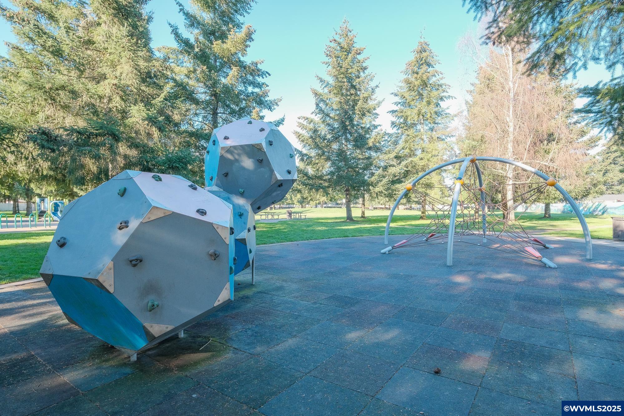 Salem, Oregon 97305, United States, 4 Bedrooms Bedrooms, ,2 BathroomsBathrooms,Residential,Active,13085