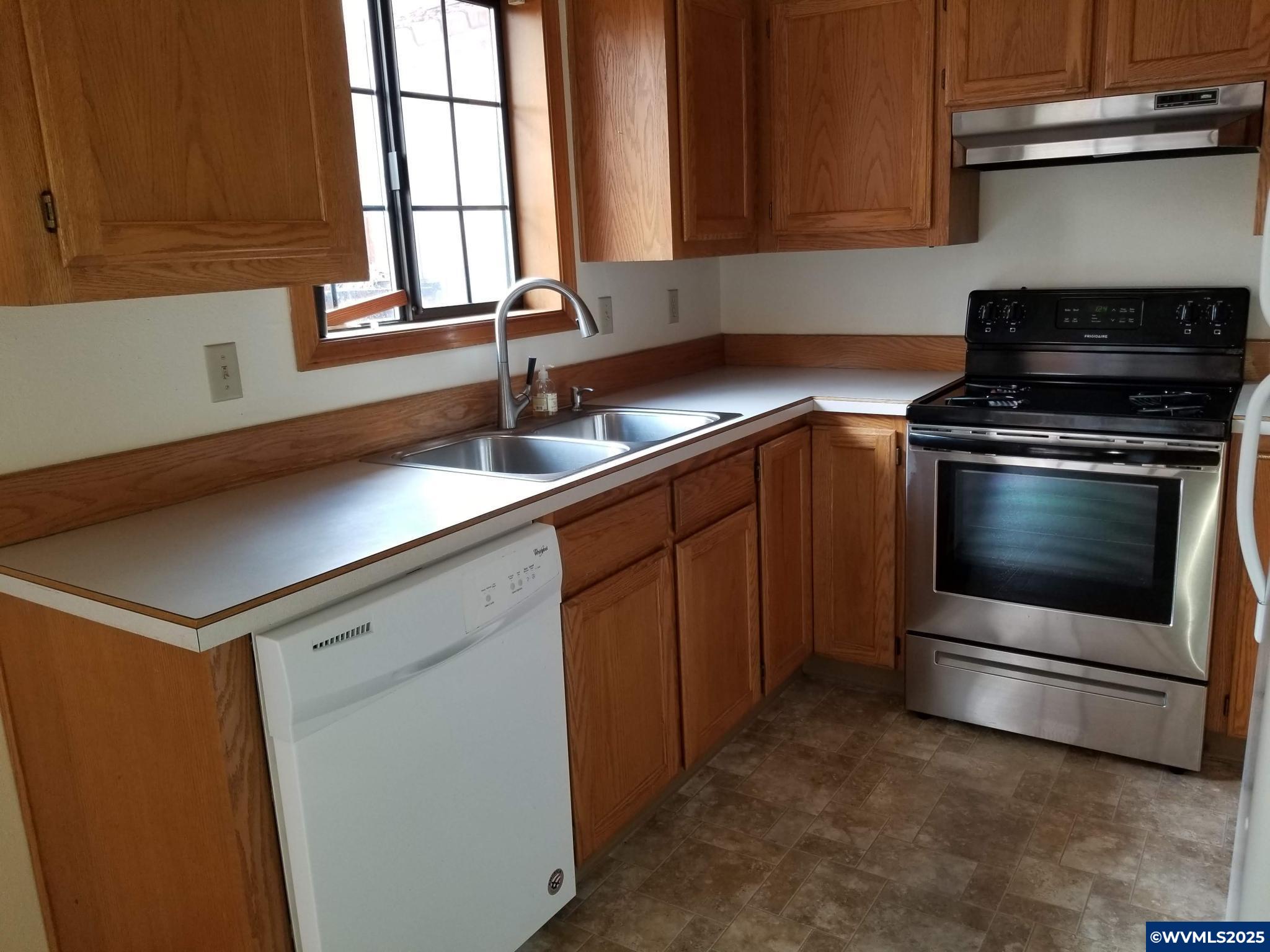 3702-3706 47th Av NE