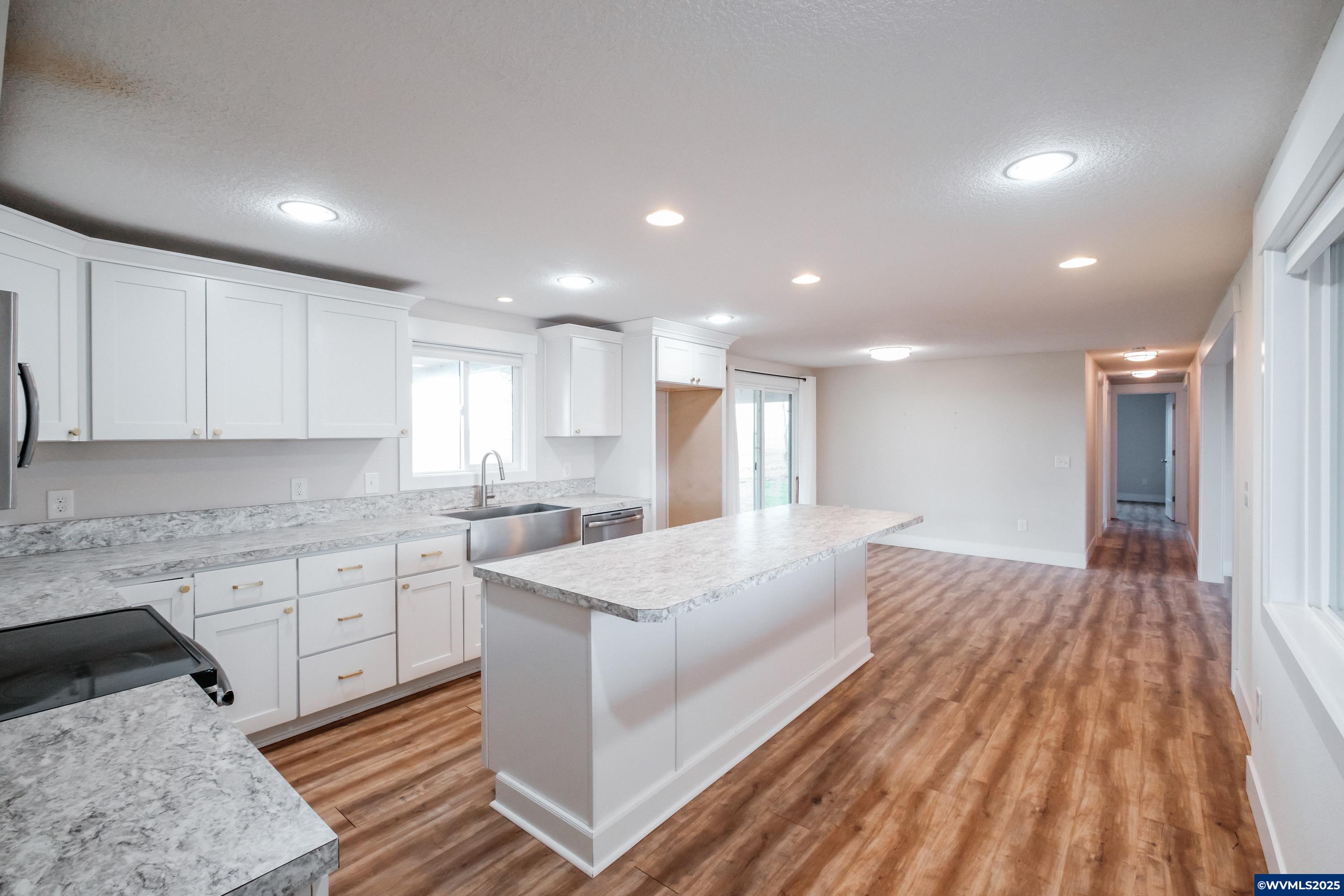 Mt Angel, Oregon 97362, United States, 4 Bedrooms Bedrooms, ,3 BathroomsBathrooms,Residential,Active,100088