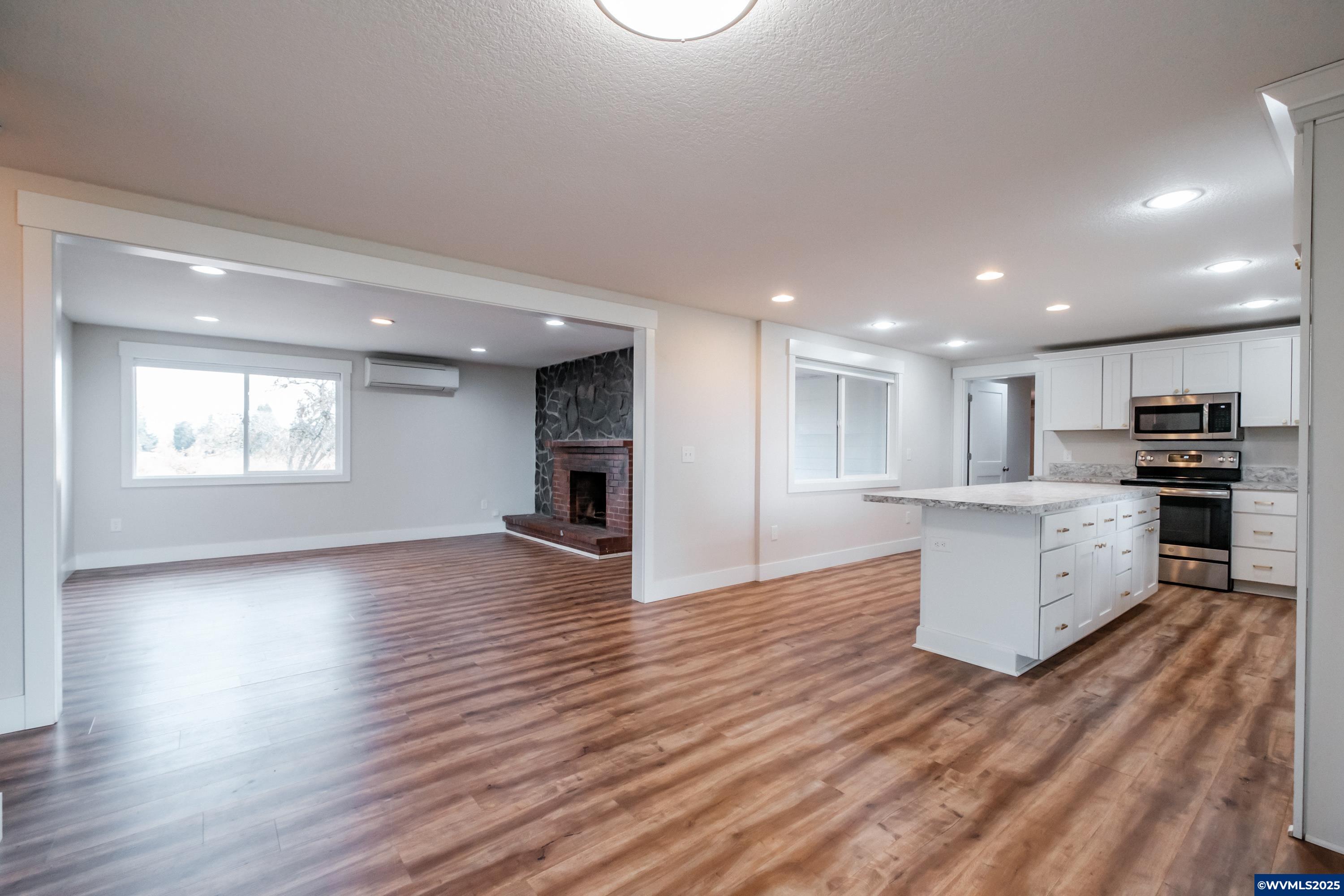 Mt Angel, Oregon 97362, United States, 4 Bedrooms Bedrooms, ,3 BathroomsBathrooms,Residential,Active,100088