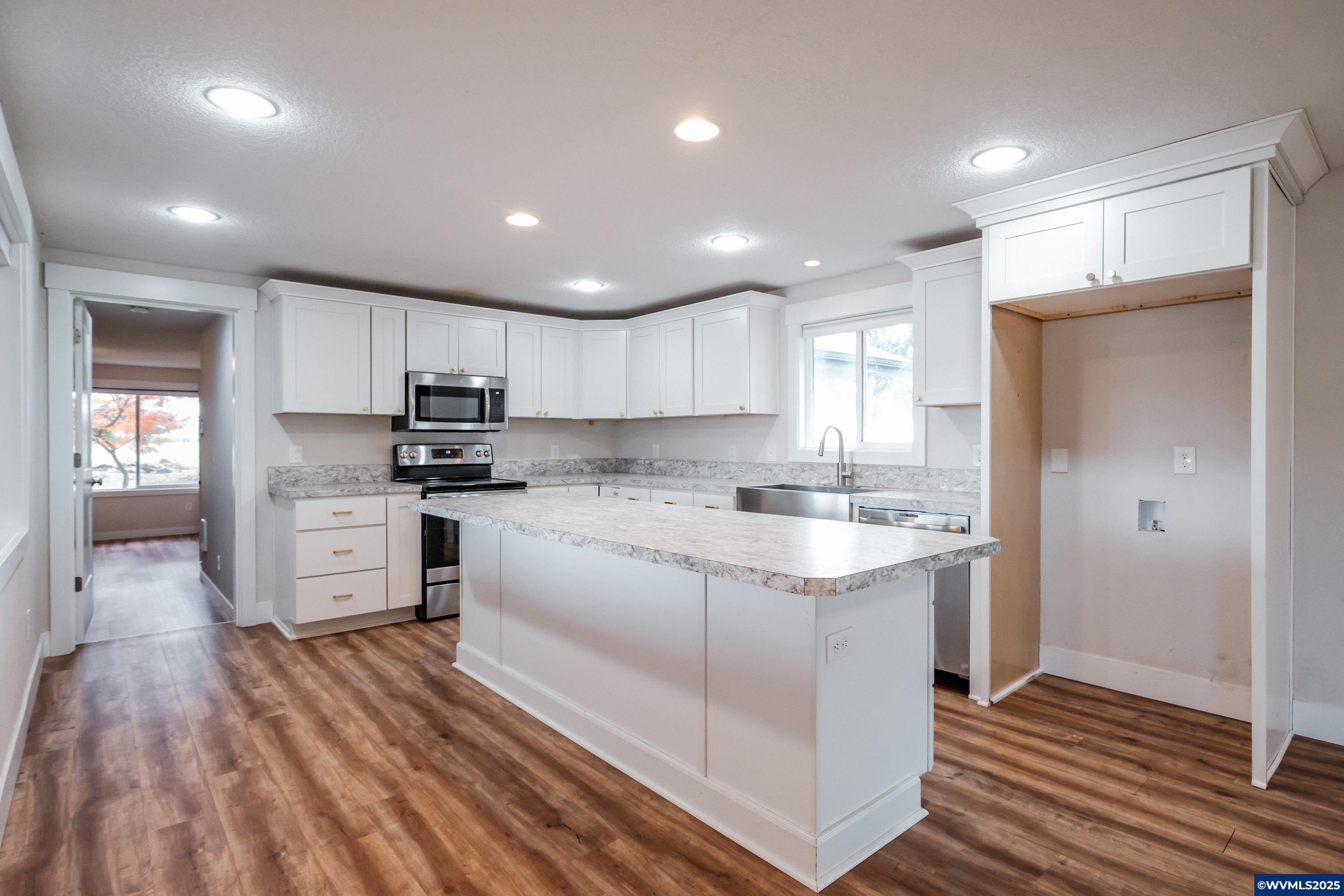 Mt Angel, Oregon 97362, United States, 4 Bedrooms Bedrooms, ,3 BathroomsBathrooms,Residential,Active,100088