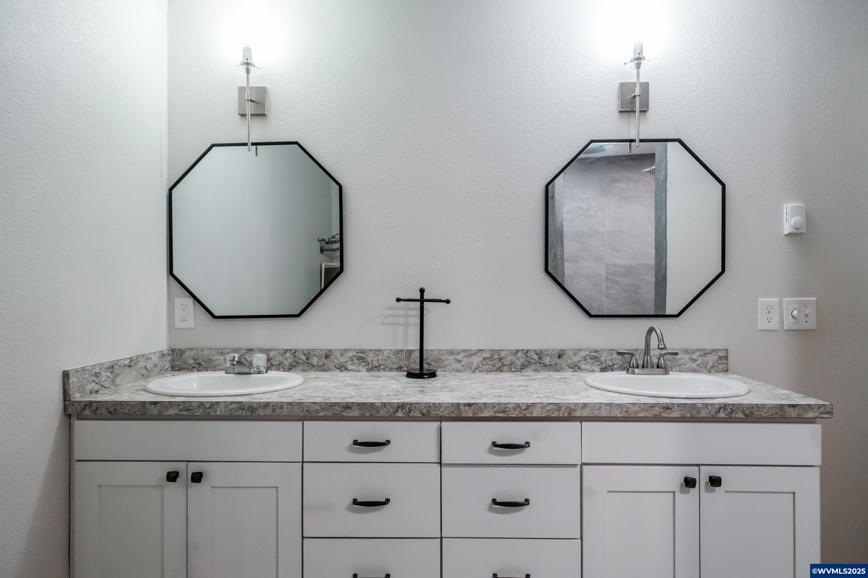 Mt Angel, Oregon 97362, United States, 4 Bedrooms Bedrooms, ,3 BathroomsBathrooms,Residential,Active,100088