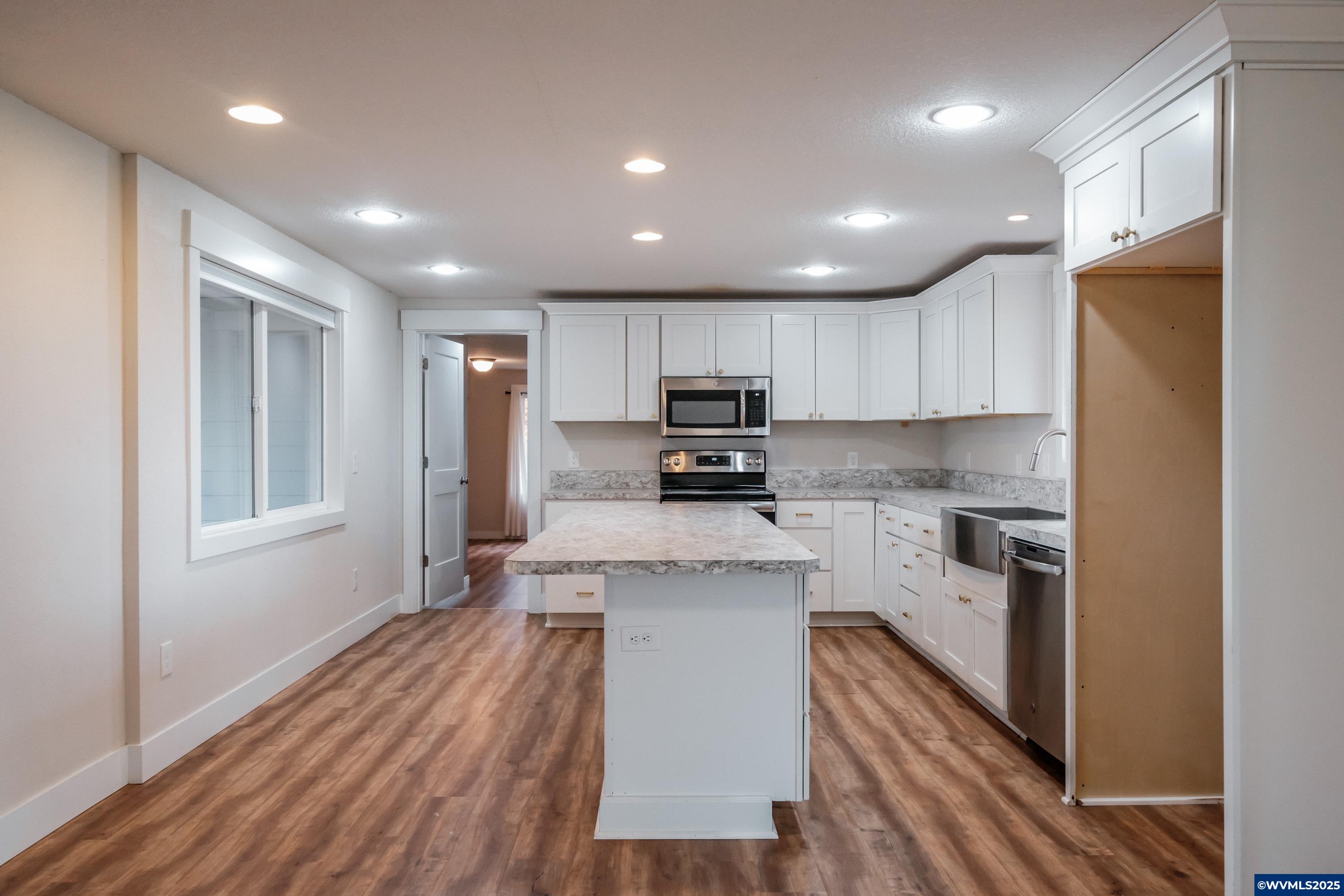 Mt Angel, Oregon 97362, United States, 4 Bedrooms Bedrooms, ,3 BathroomsBathrooms,Residential,Active,100088