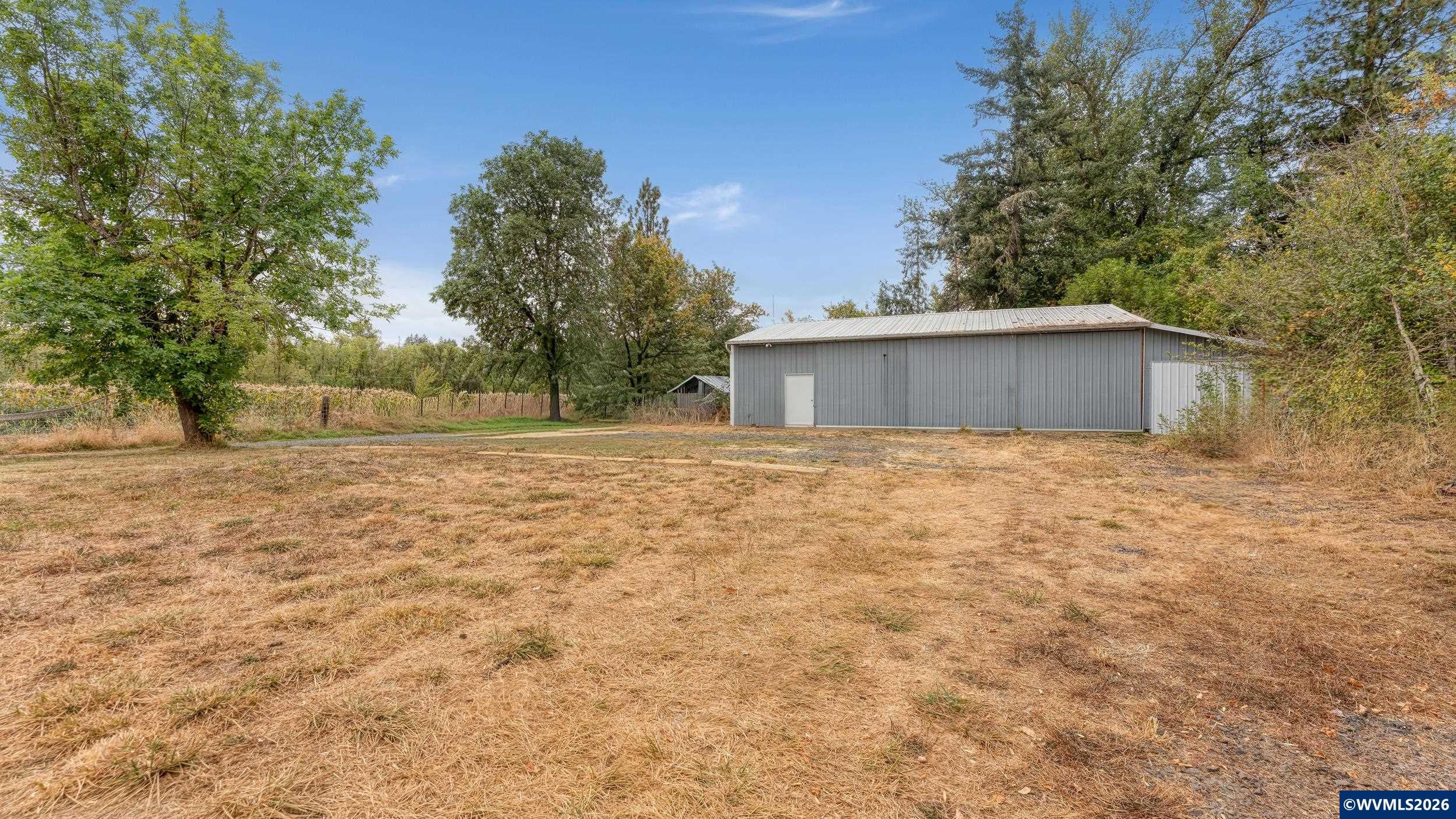 880 Hillview Dr