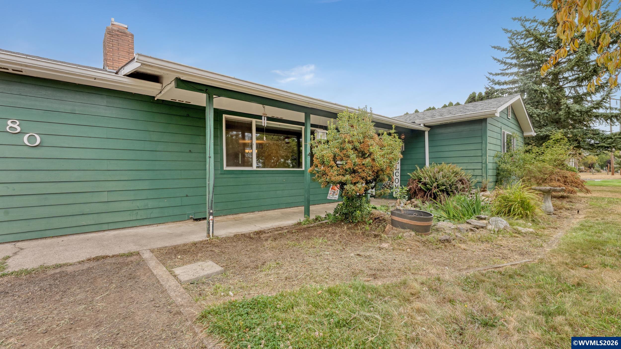 880 Hillview Dr