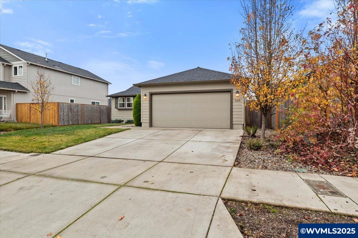 538 Churchill Downs St SE