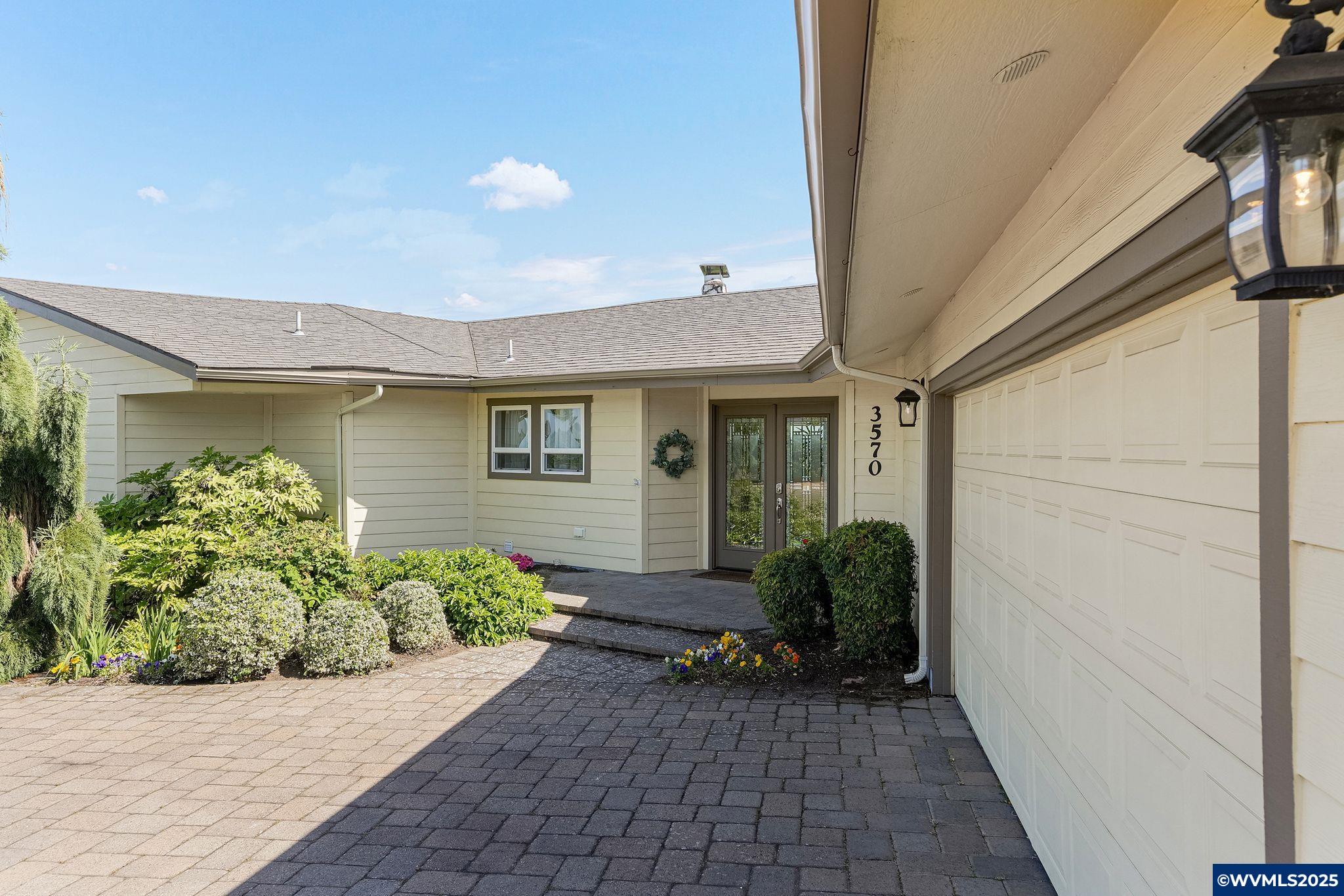 3570 Eola Dr NW