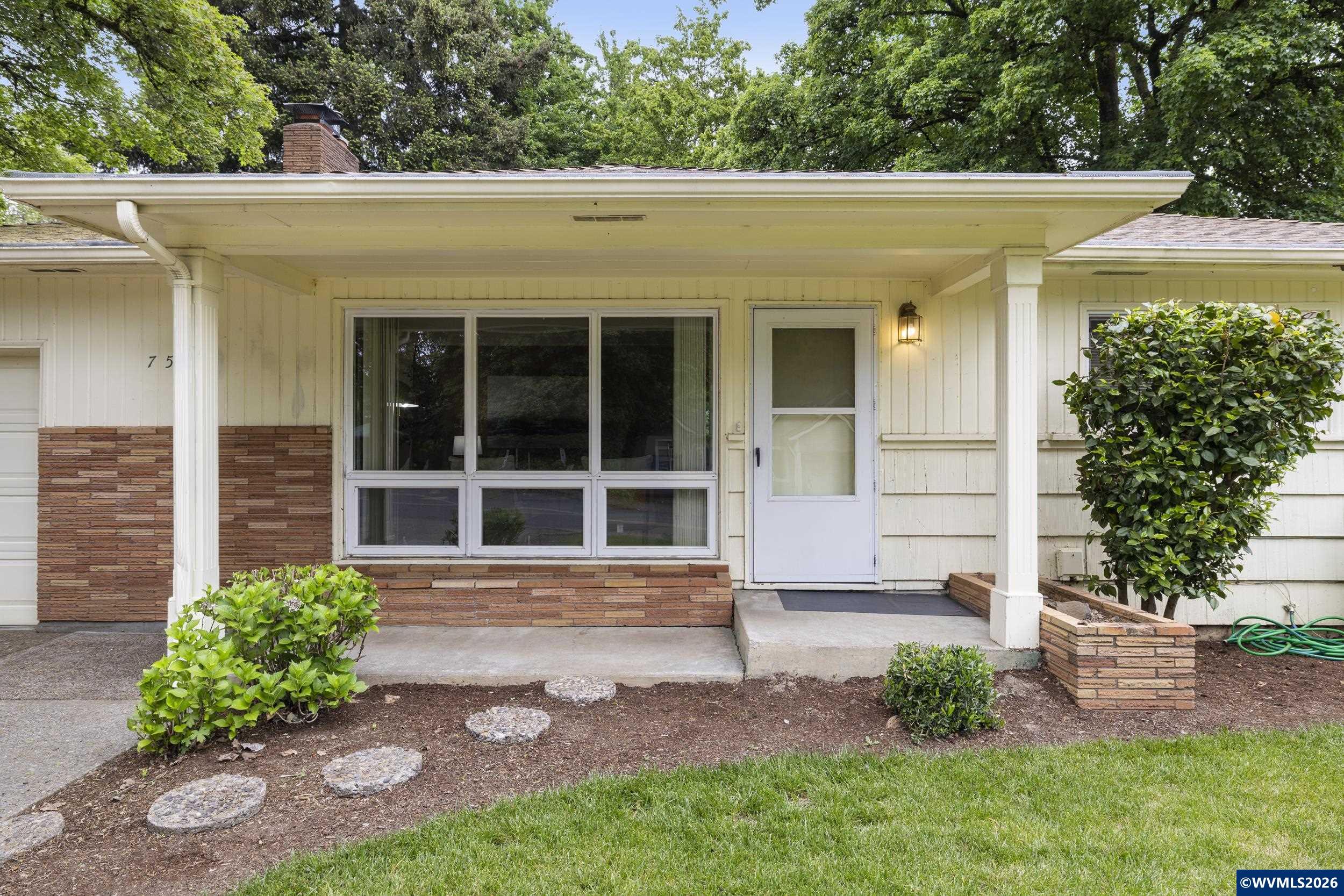 755 Vista Av SE