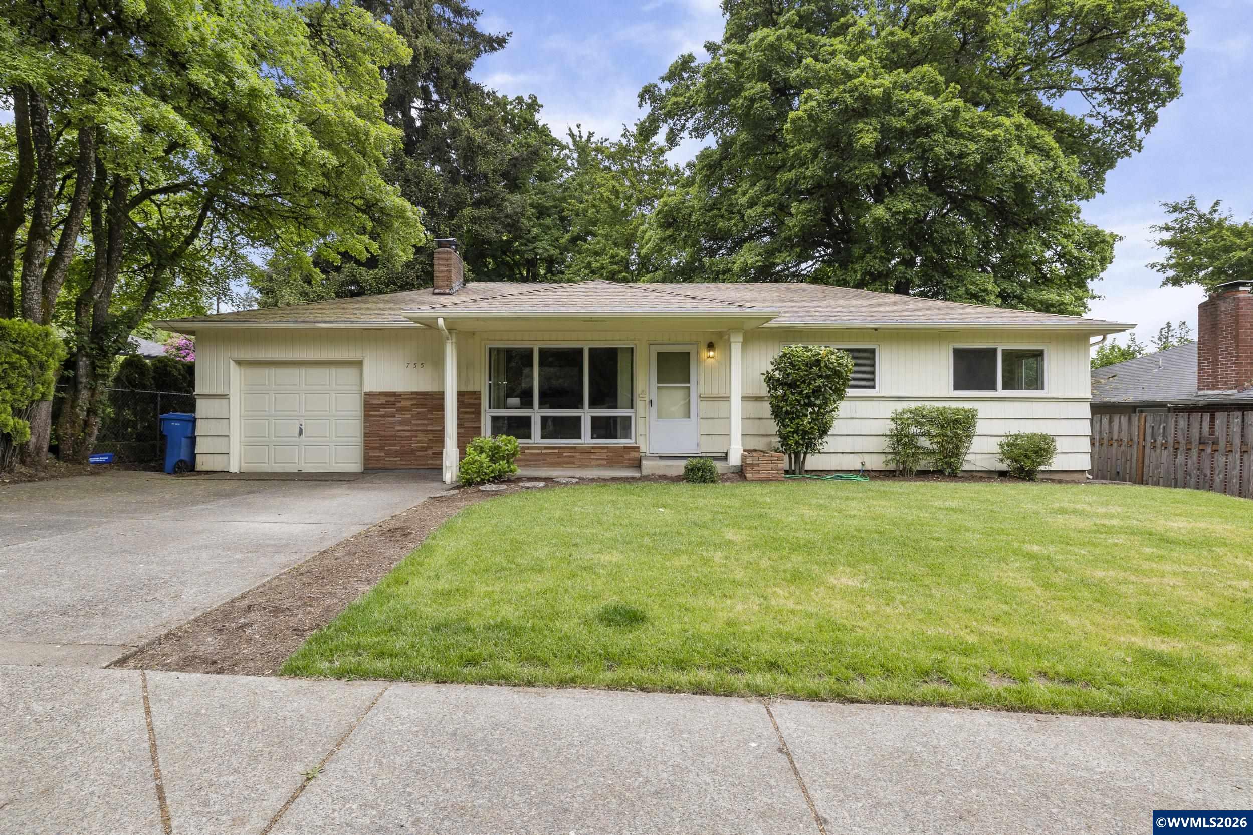 755 Vista Av SE