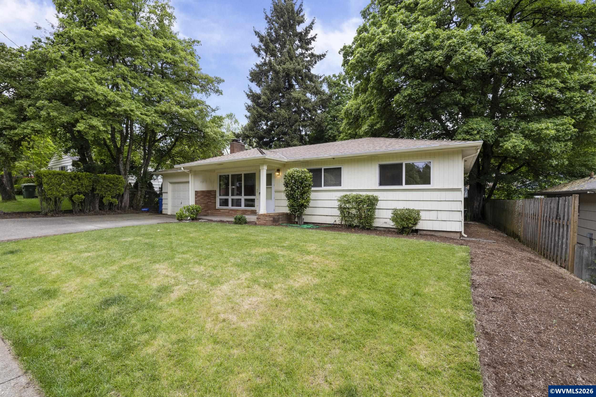755 Vista Av SE