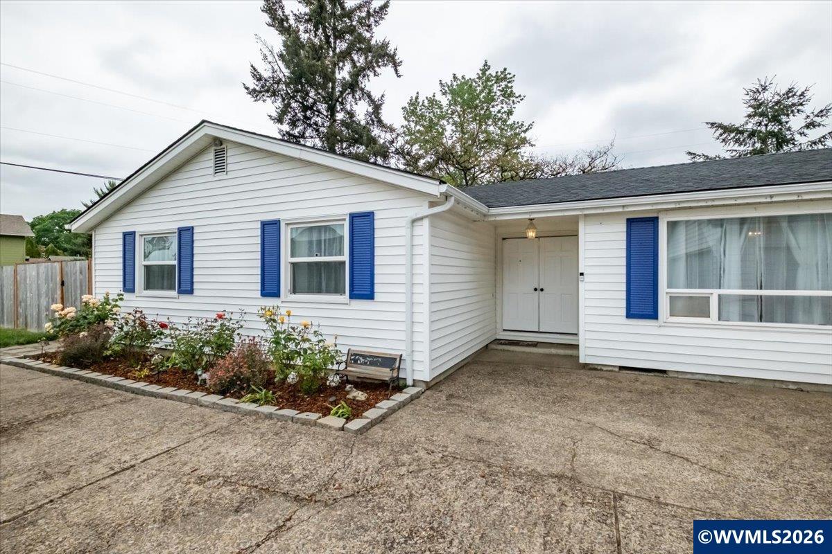 2909 South Shore Dr SE