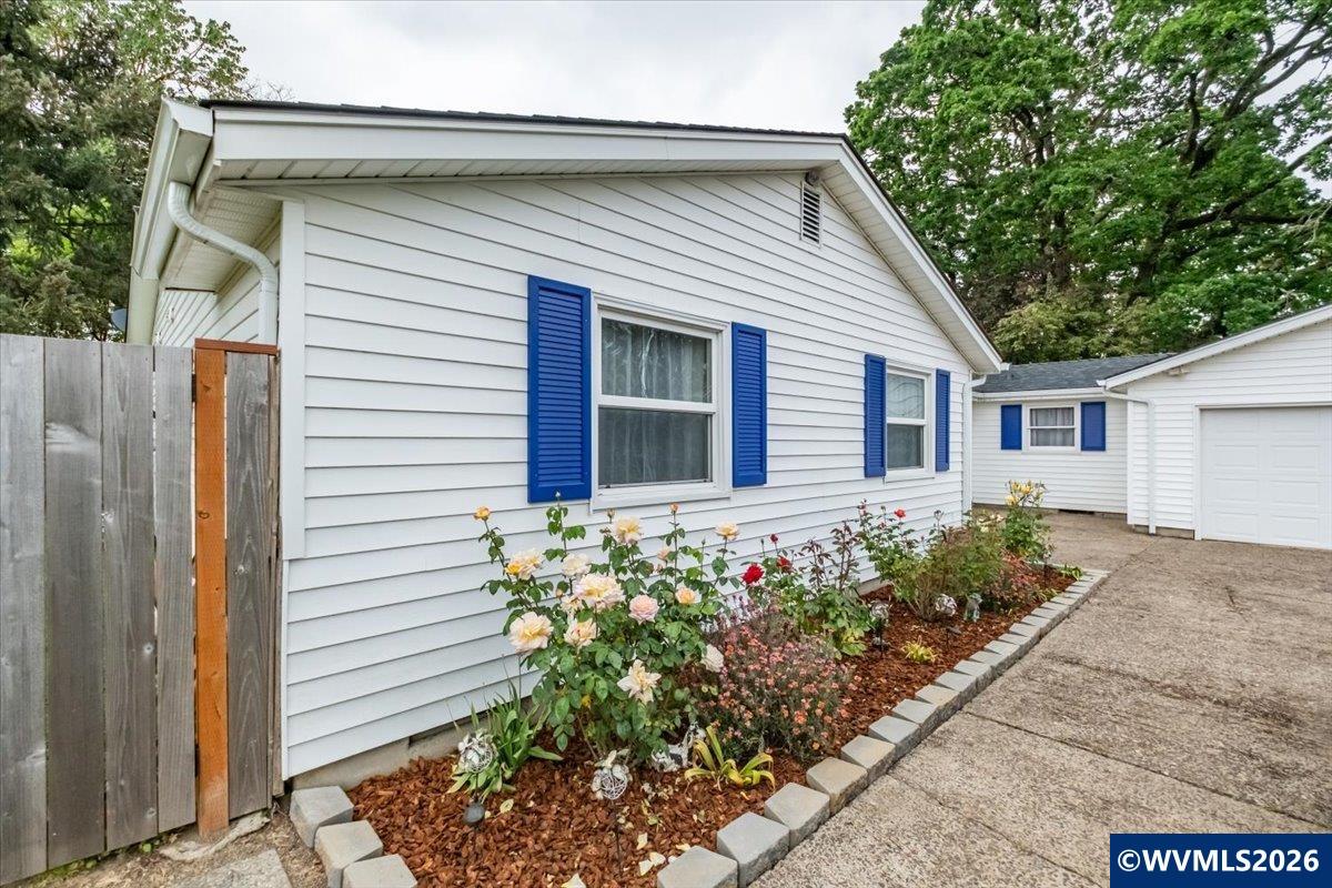 2909 South Shore Dr SE