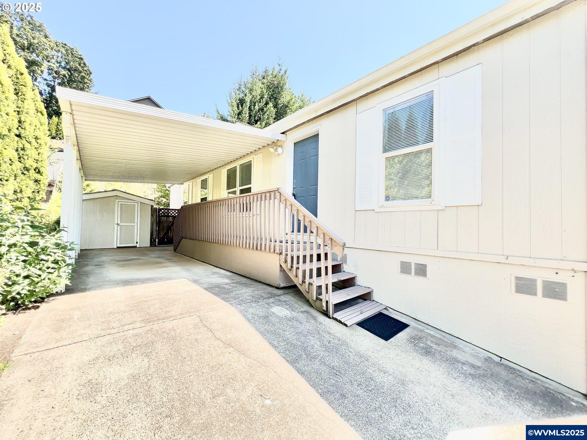 2155 SE Robins Ln