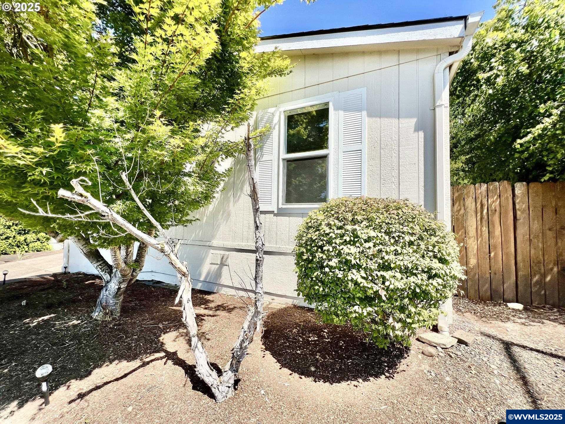 2155 SE Robins Ln