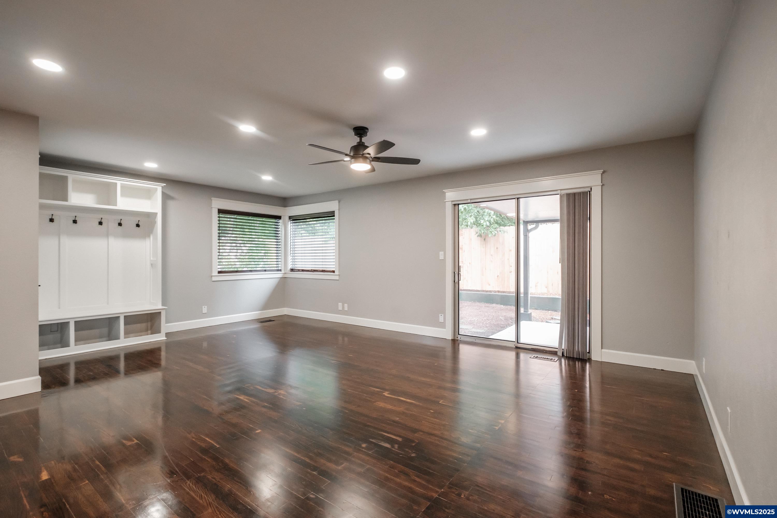 Silverton, Oregon 97381, United States, 3 Bedrooms Bedrooms, ,2 BathroomsBathrooms,Residential,Active,81092