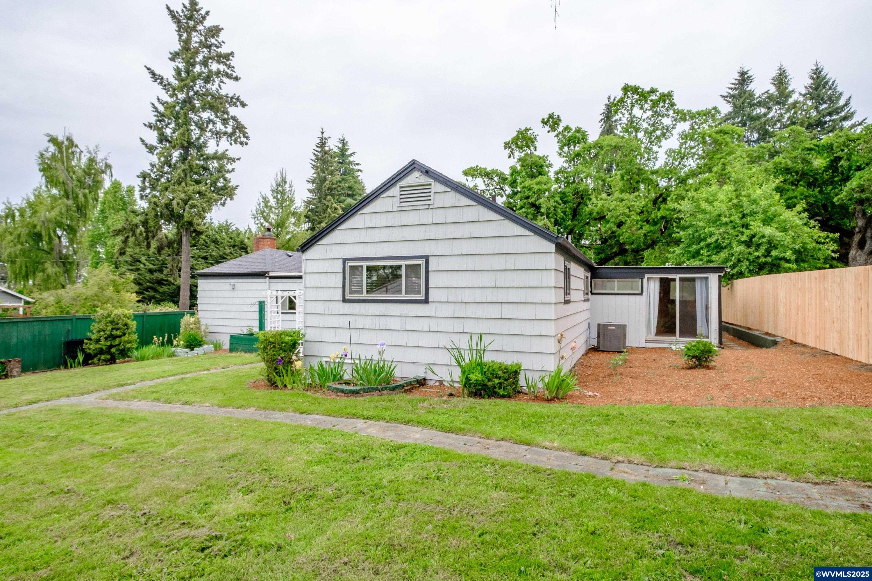 Silverton, Oregon 97381, United States, 3 Bedrooms Bedrooms, ,2 BathroomsBathrooms,Residential,Active,81092