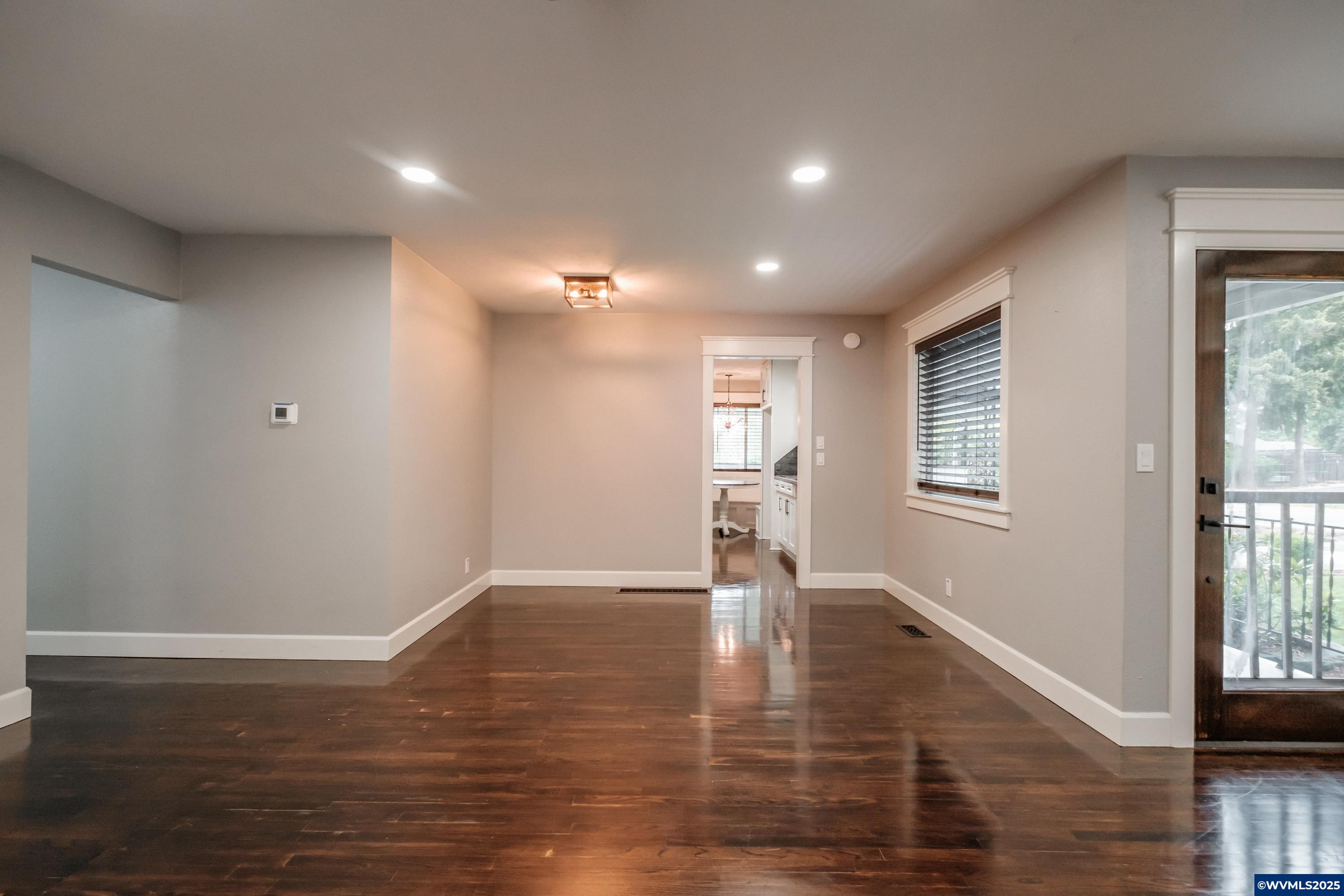 Silverton, Oregon 97381, United States, 3 Bedrooms Bedrooms, ,2 BathroomsBathrooms,Residential,Active,81092