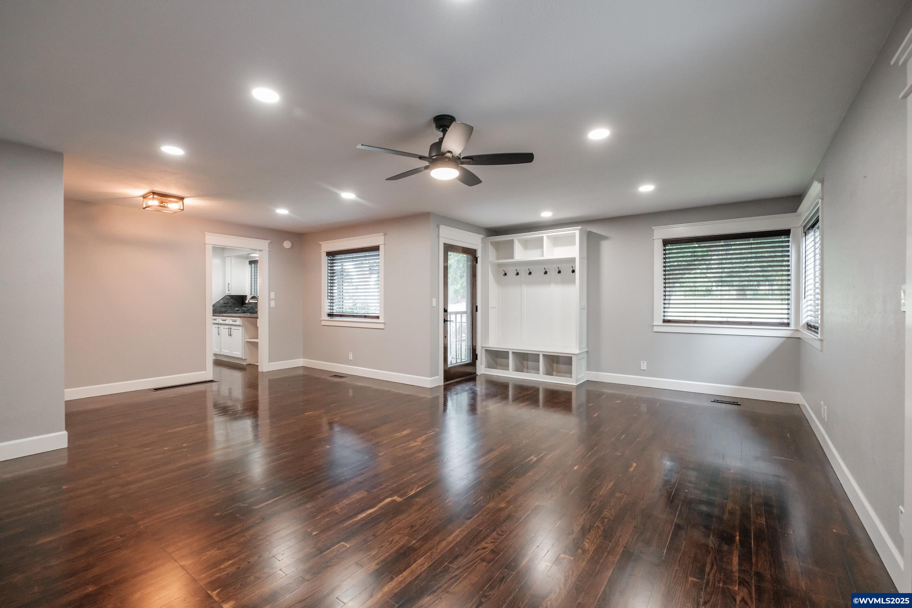 Silverton, Oregon 97381, United States, 3 Bedrooms Bedrooms, ,2 BathroomsBathrooms,Residential,Active,81092