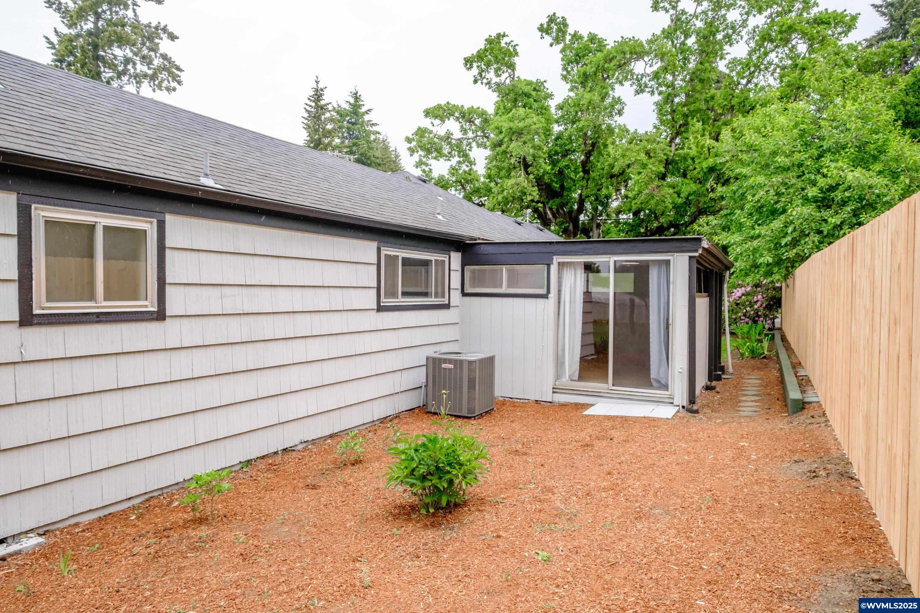 Silverton, Oregon 97381, United States, 3 Bedrooms Bedrooms, ,2 BathroomsBathrooms,Residential,Active,81092