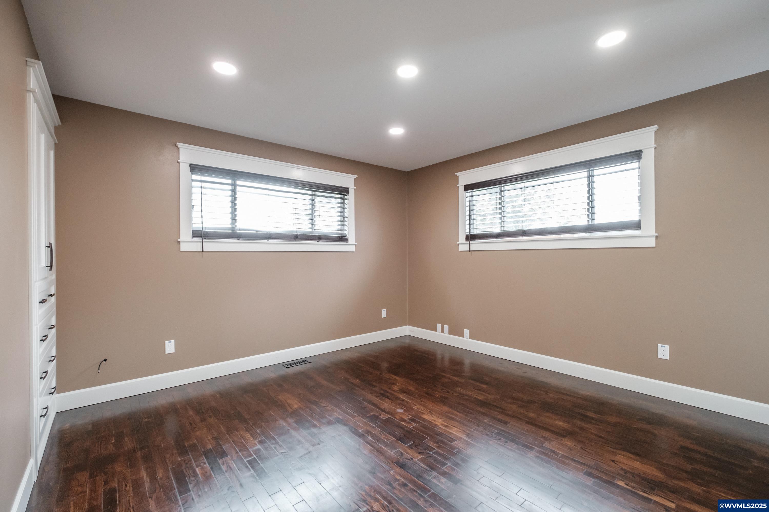 Silverton, Oregon 97381, United States, 3 Bedrooms Bedrooms, ,2 BathroomsBathrooms,Residential,Active,81092