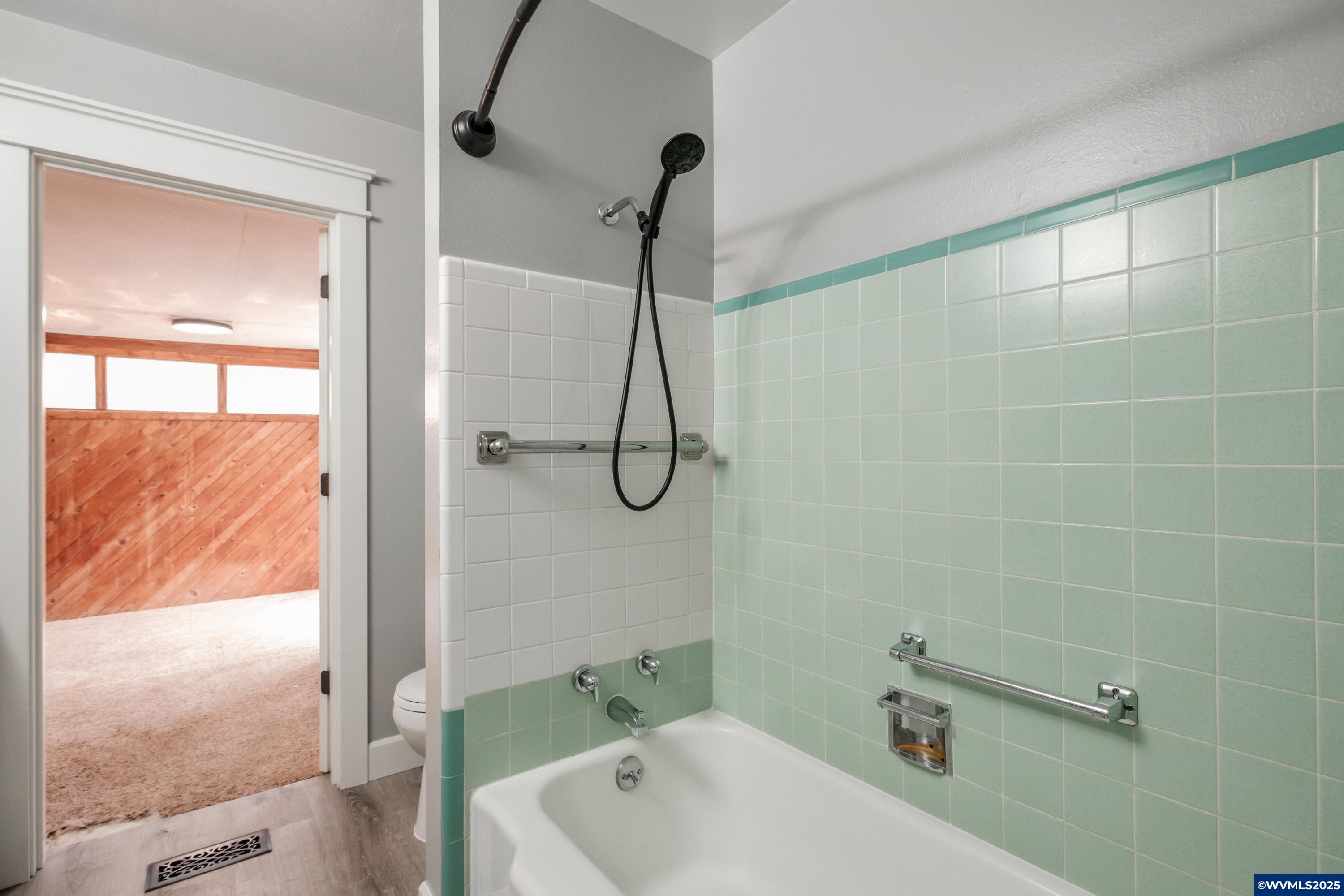 Silverton, Oregon 97381, United States, 3 Bedrooms Bedrooms, ,2 BathroomsBathrooms,Residential,Active,81092