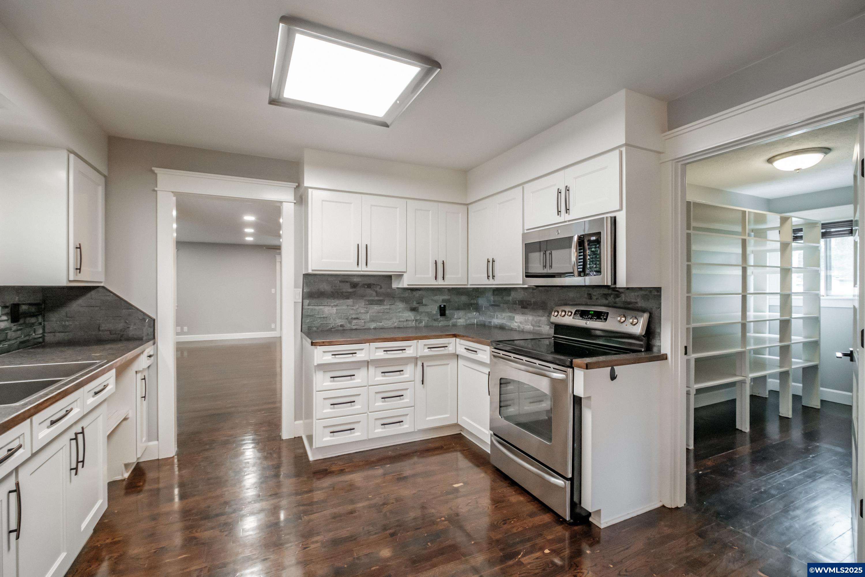 Silverton, Oregon 97381, United States, 3 Bedrooms Bedrooms, ,2 BathroomsBathrooms,Residential,Active,81092