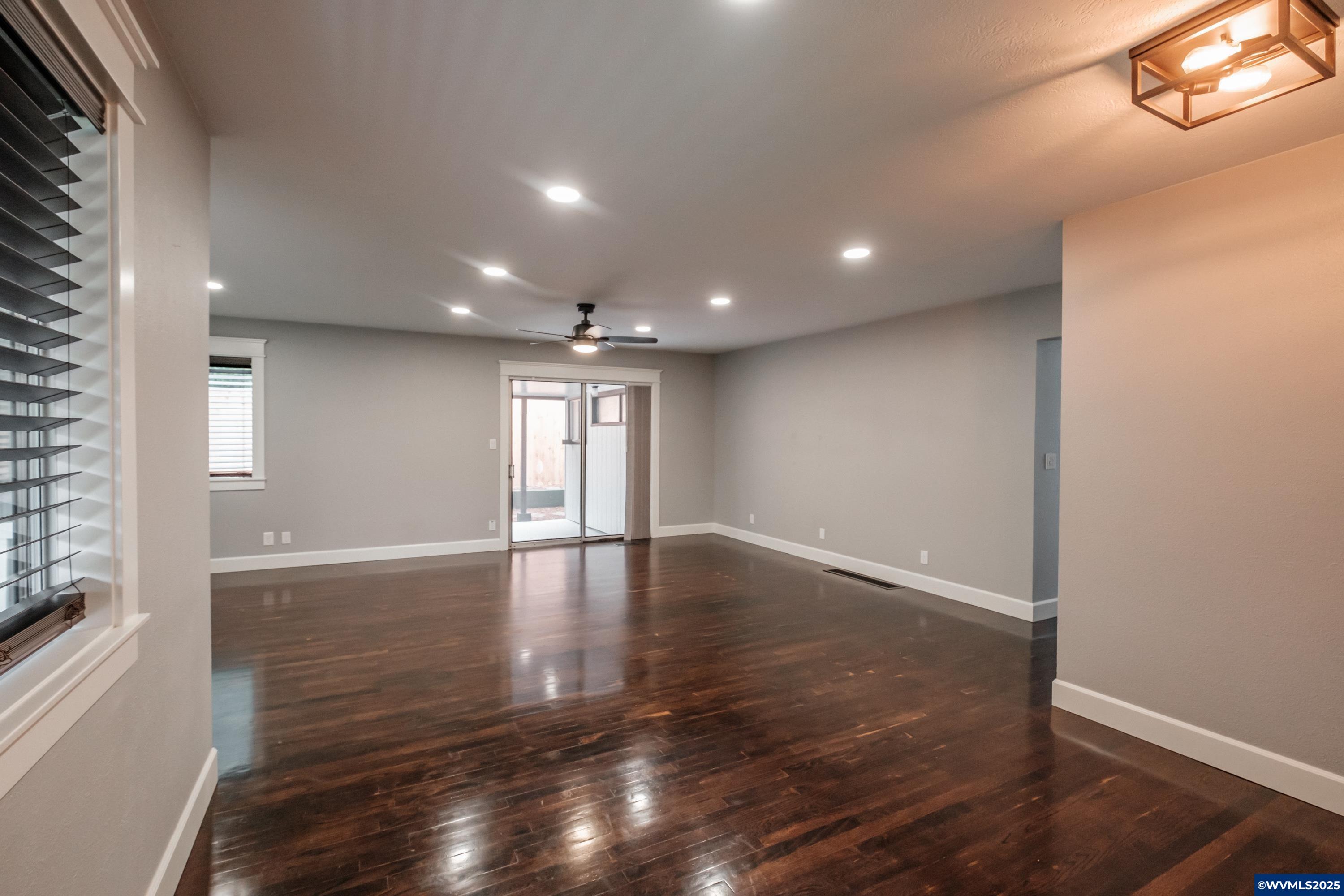 Silverton, Oregon 97381, United States, 3 Bedrooms Bedrooms, ,2 BathroomsBathrooms,Residential,Active,81092