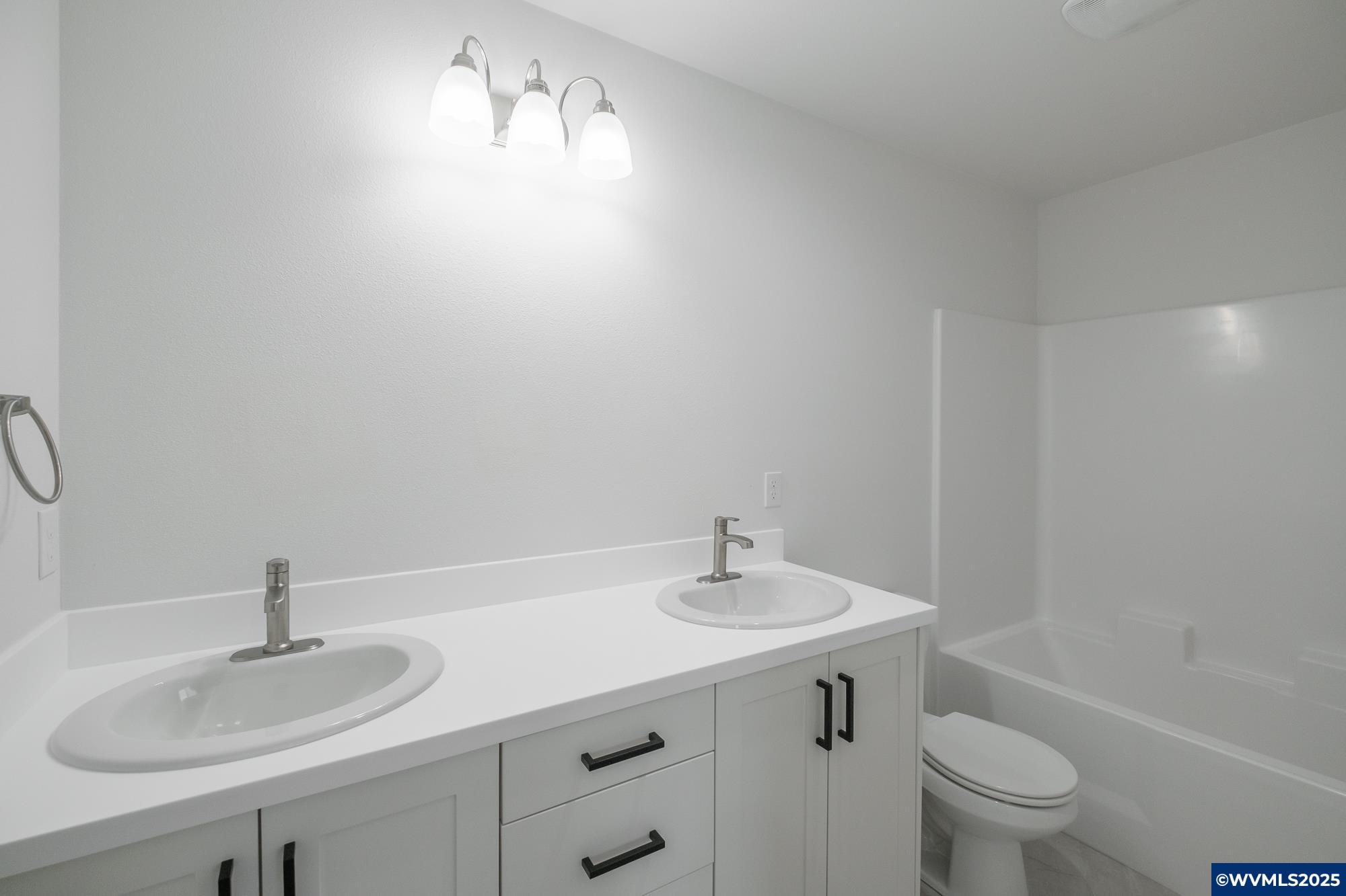 Lebanon, Oregon 97355, United States, 6 Bedrooms Bedrooms, ,6 BathroomsBathrooms,Residential,Active,77623