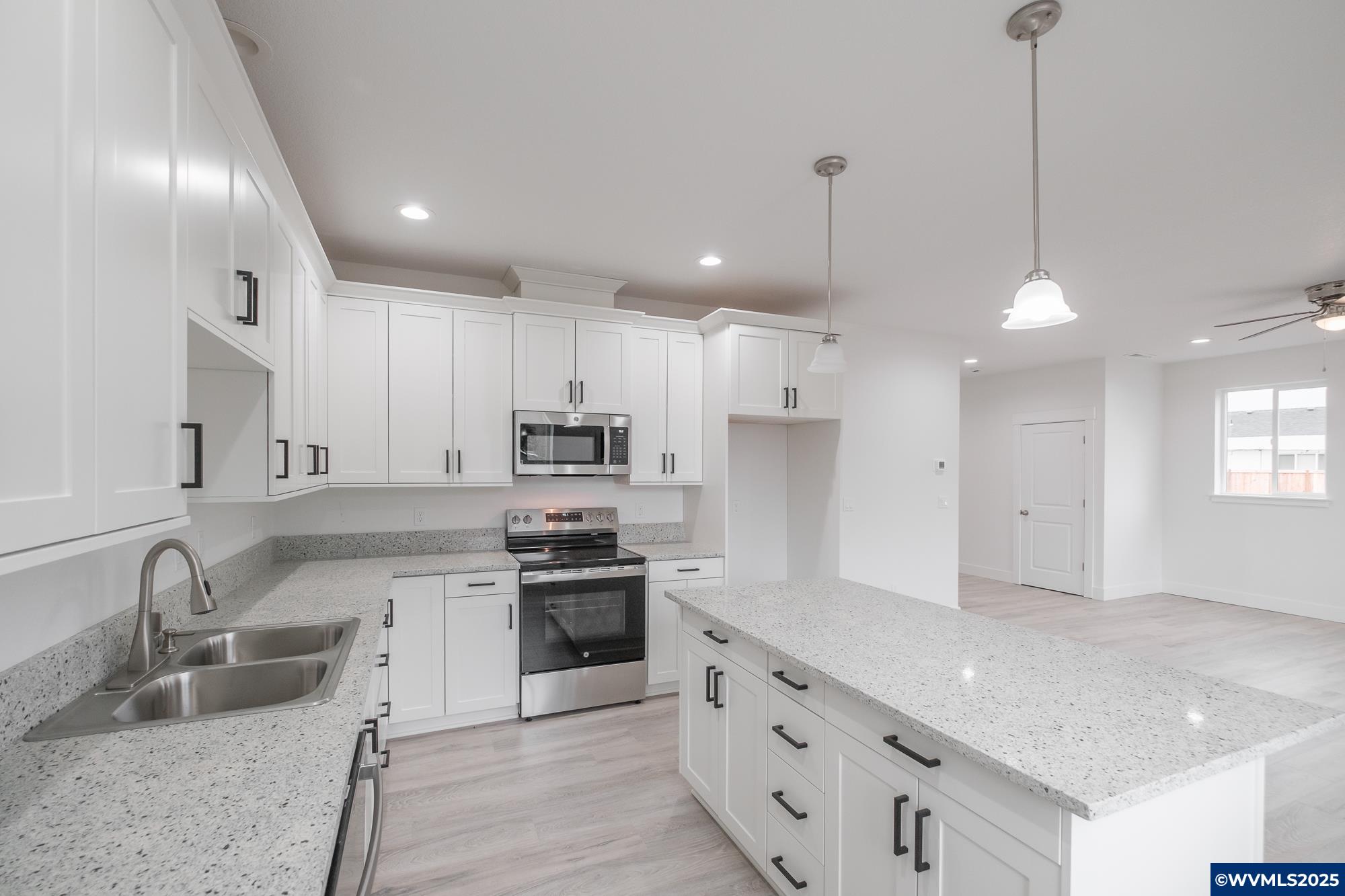 Lebanon, Oregon 97355, United States, 6 Bedrooms Bedrooms, ,6 BathroomsBathrooms,Residential,Active,77623