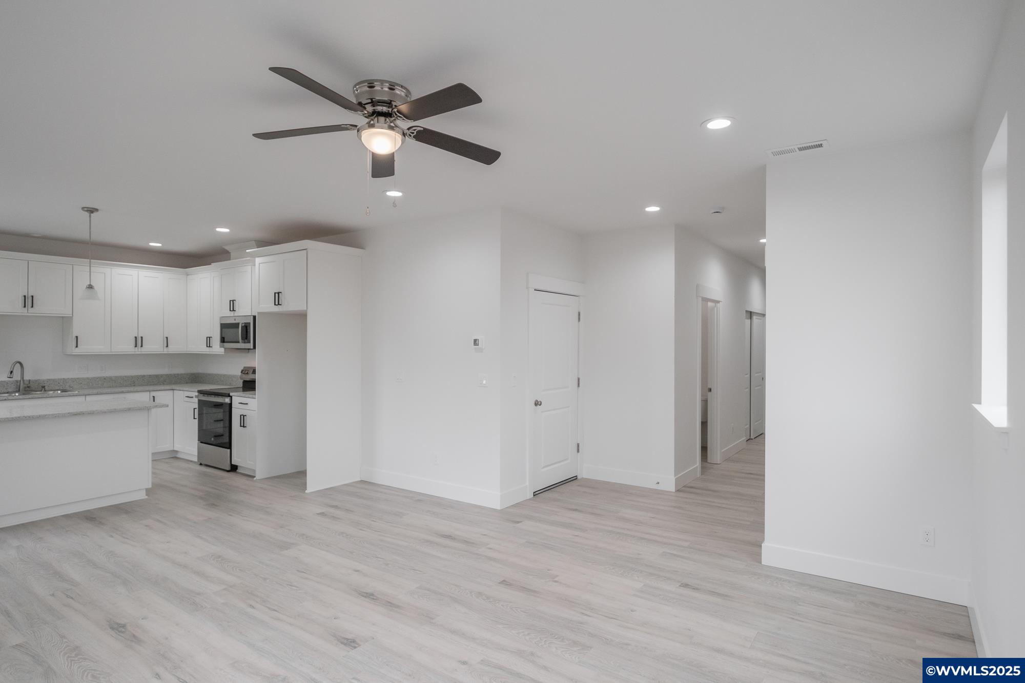 Lebanon, Oregon 97355, United States, 6 Bedrooms Bedrooms, ,6 BathroomsBathrooms,Residential,Active,77623