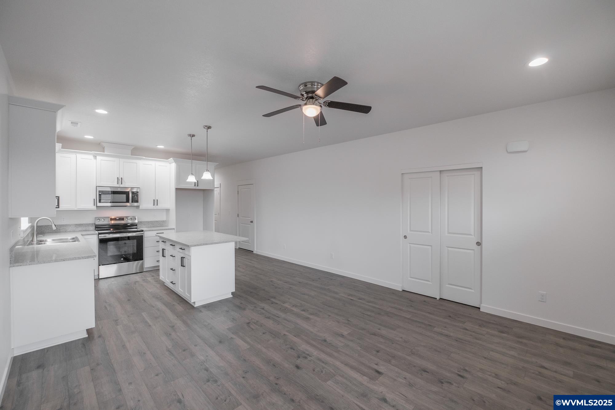 Lebanon, Oregon 97355, United States, 6 Bedrooms Bedrooms, ,4 BathroomsBathrooms,Residential,Active,77627