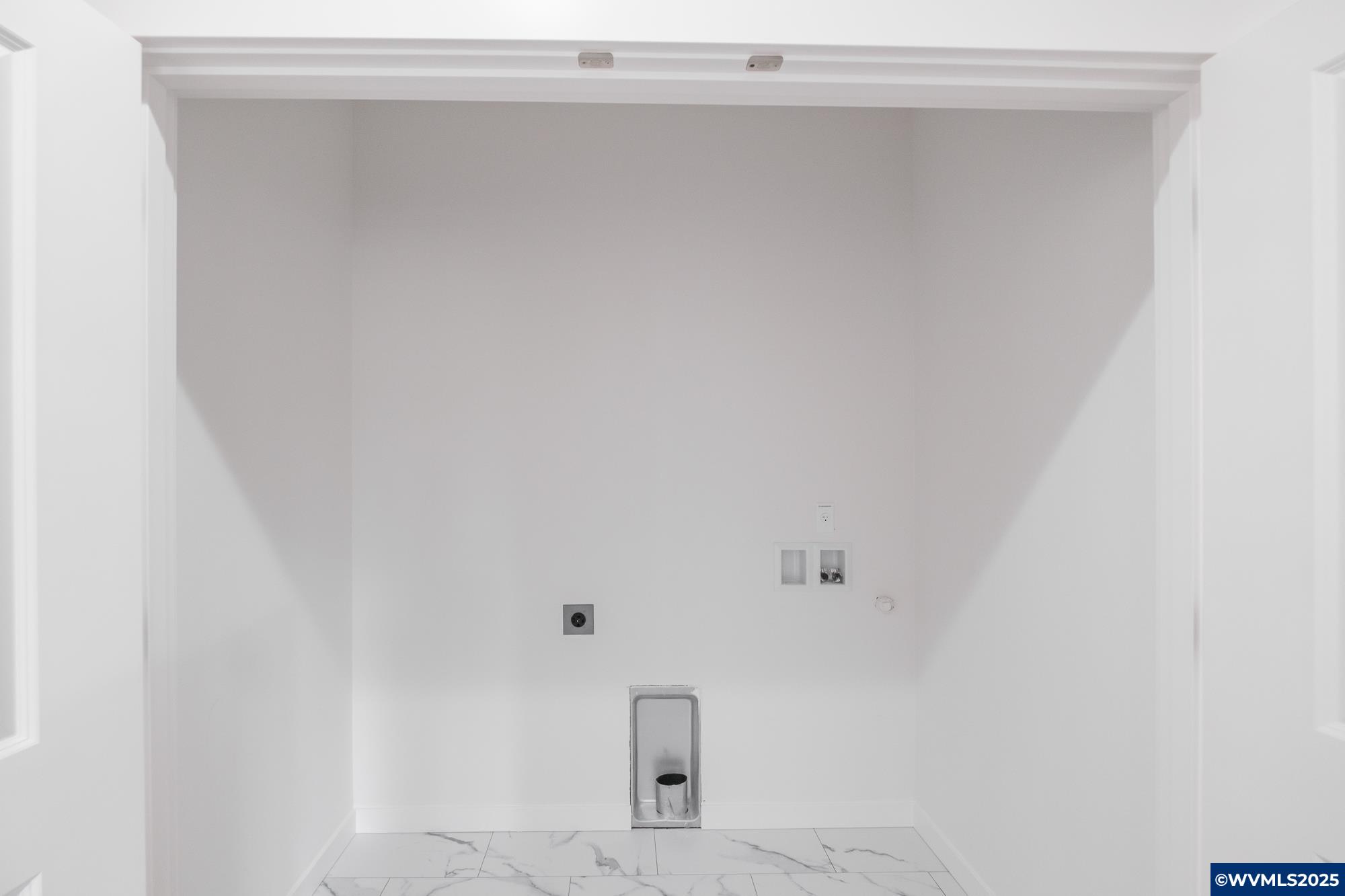 Lebanon, Oregon 97355, United States, 6 Bedrooms Bedrooms, ,4 BathroomsBathrooms,Residential,Active,77627