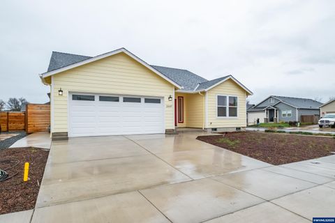 2037 Waterford St SE Albany OR 97322