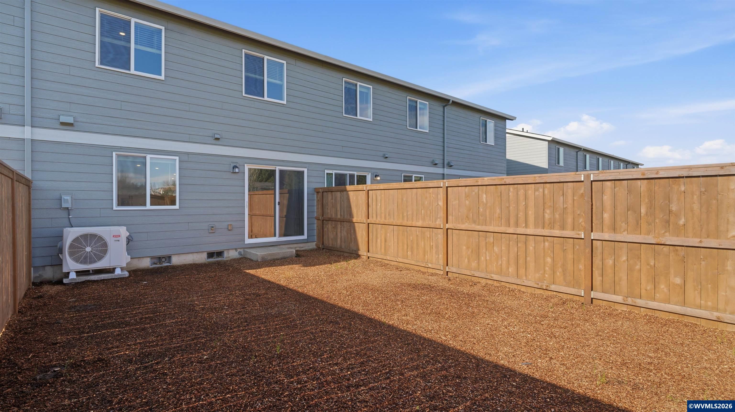 1442 Laura Vista Dr NW