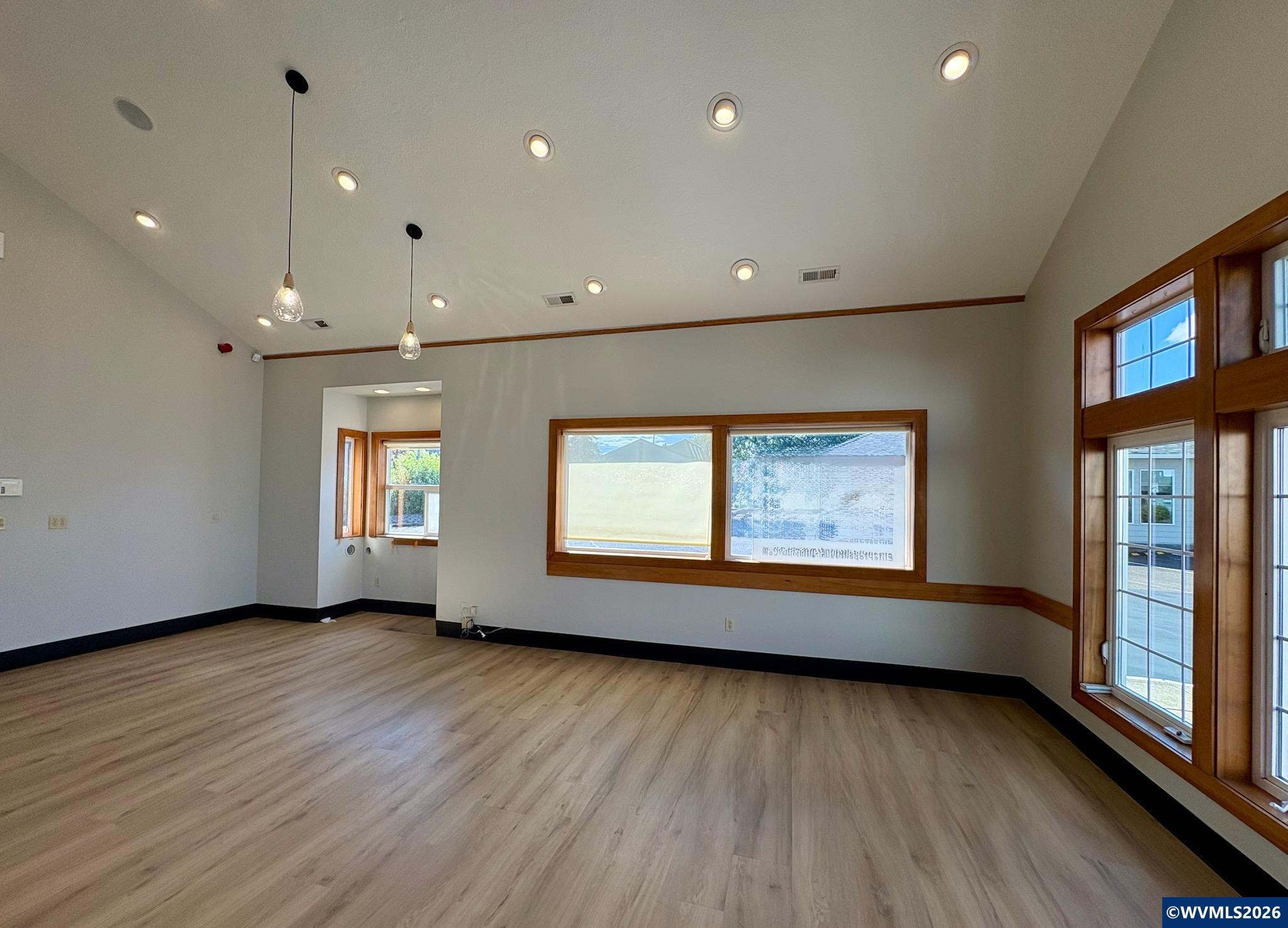 1640 Main St