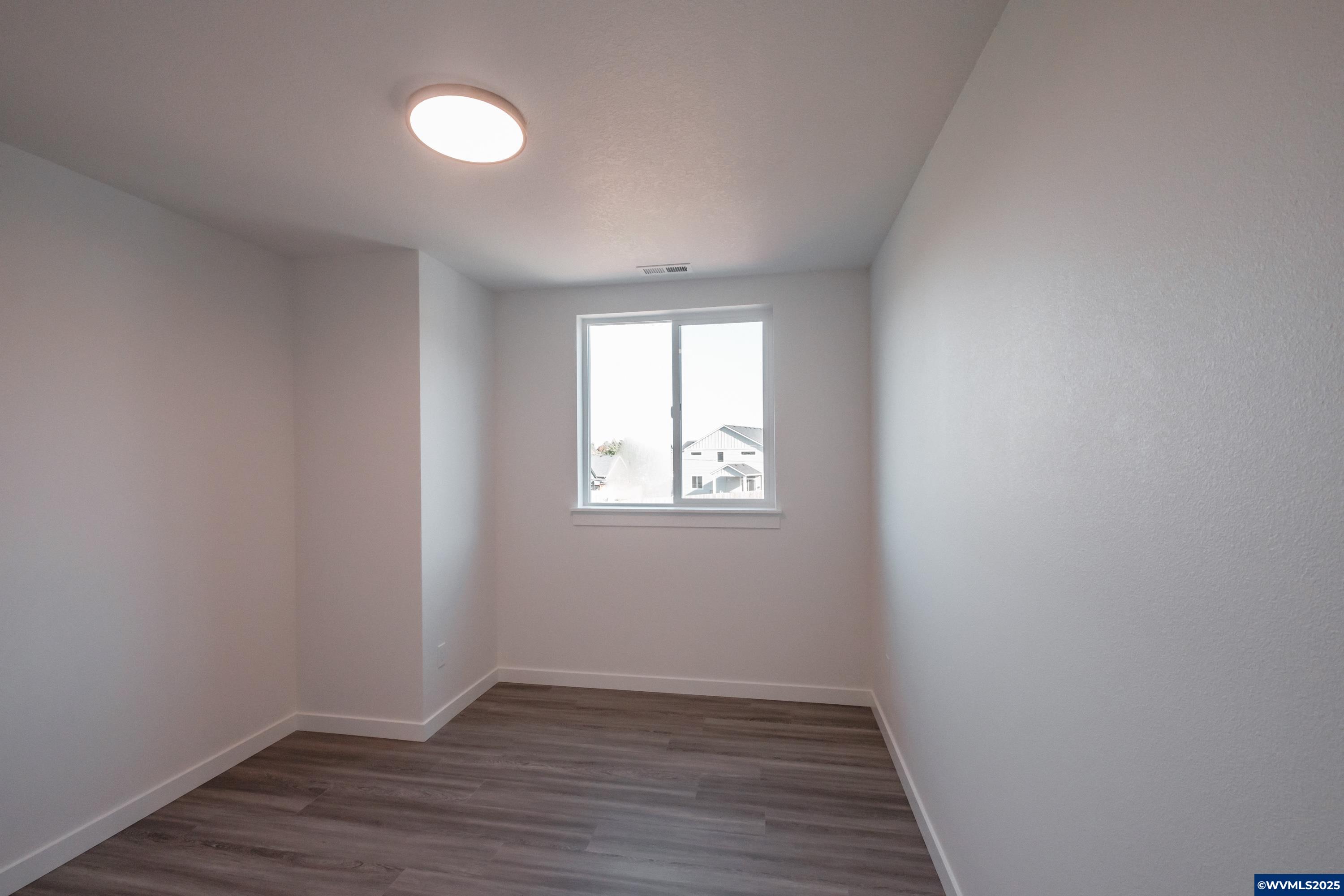 Lebanon, Oregon 97355, United States, 6 Bedrooms Bedrooms, ,6 BathroomsBathrooms,Residential,Pending,242451