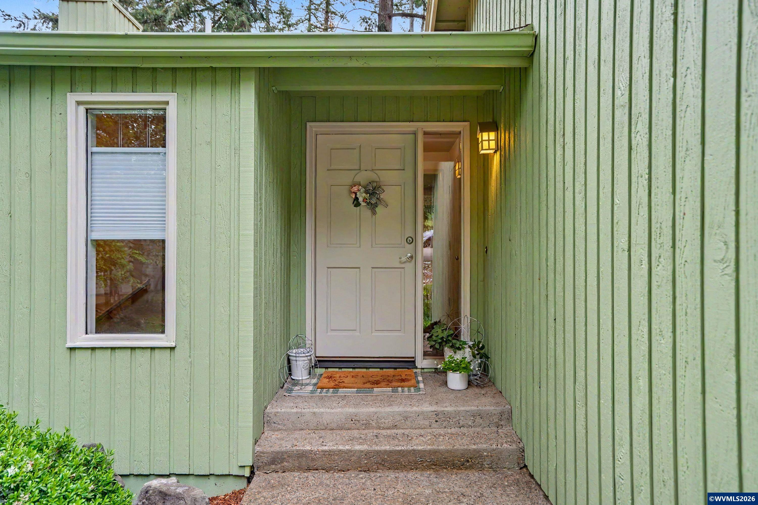 2351 NW Nightingale Pl