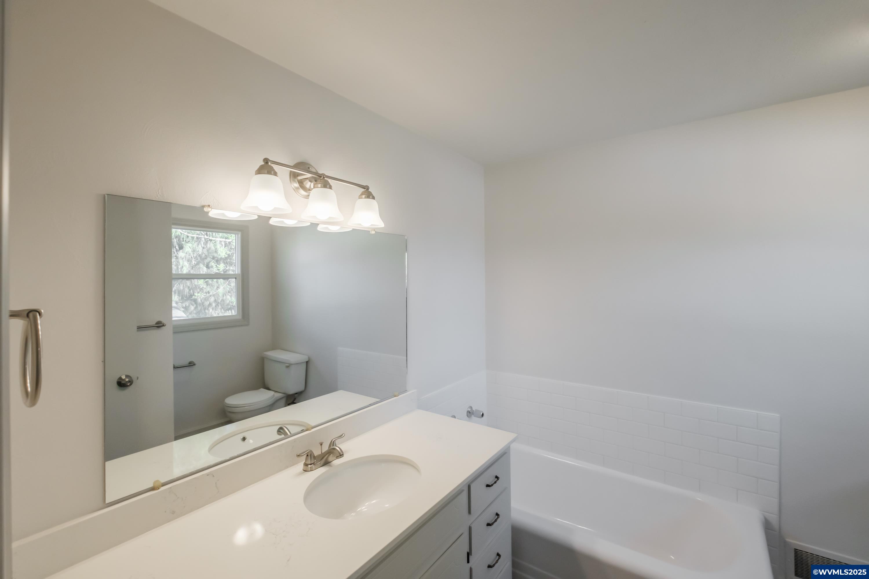 Salem, Oregon 97301, United States, 4 Bedrooms Bedrooms, ,3 BathroomsBathrooms,Residential,Pending,110597