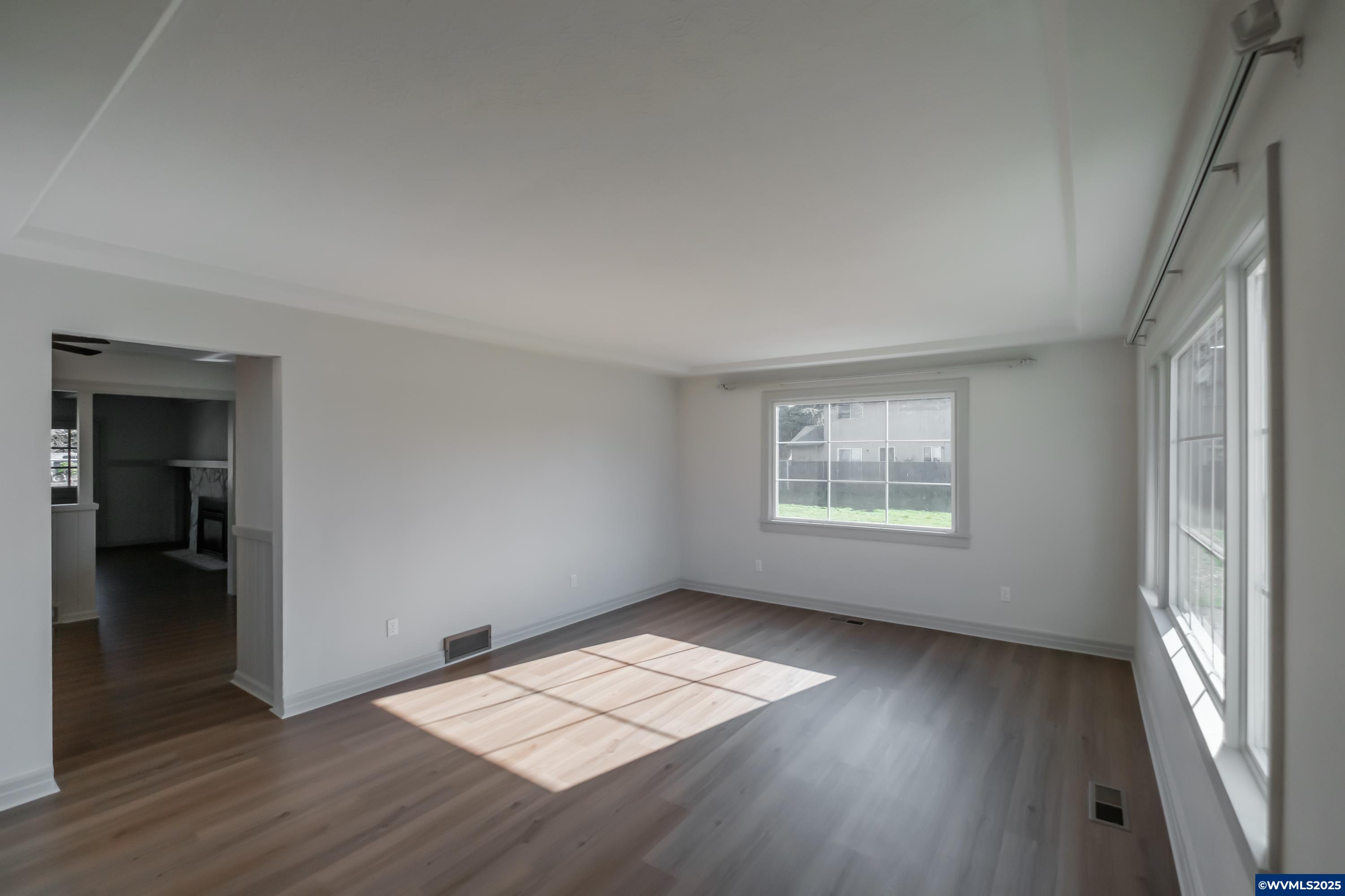 Salem, Oregon 97301, United States, 4 Bedrooms Bedrooms, ,3 BathroomsBathrooms,Residential,Pending,110597