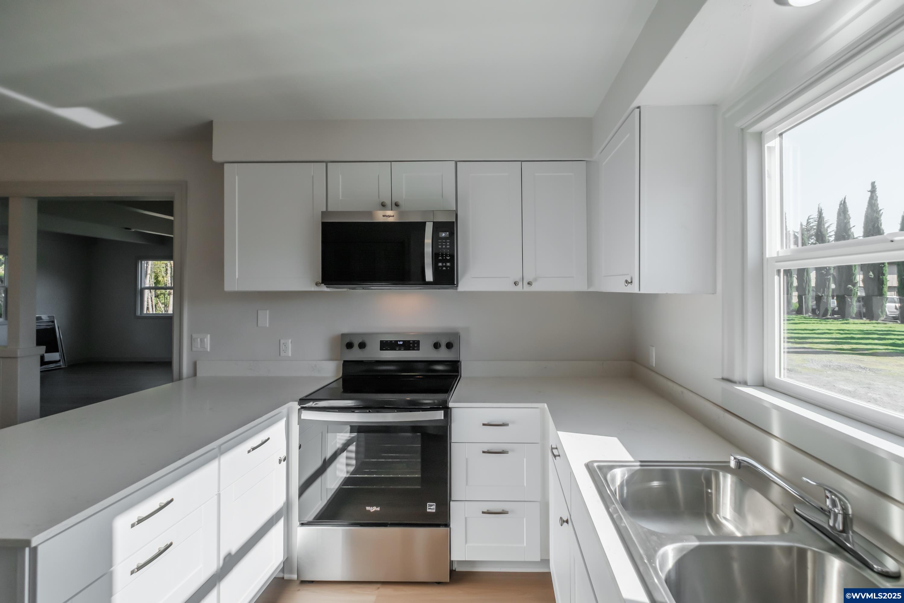 Salem, Oregon 97301, United States, 4 Bedrooms Bedrooms, ,3 BathroomsBathrooms,Residential,Pending,110597