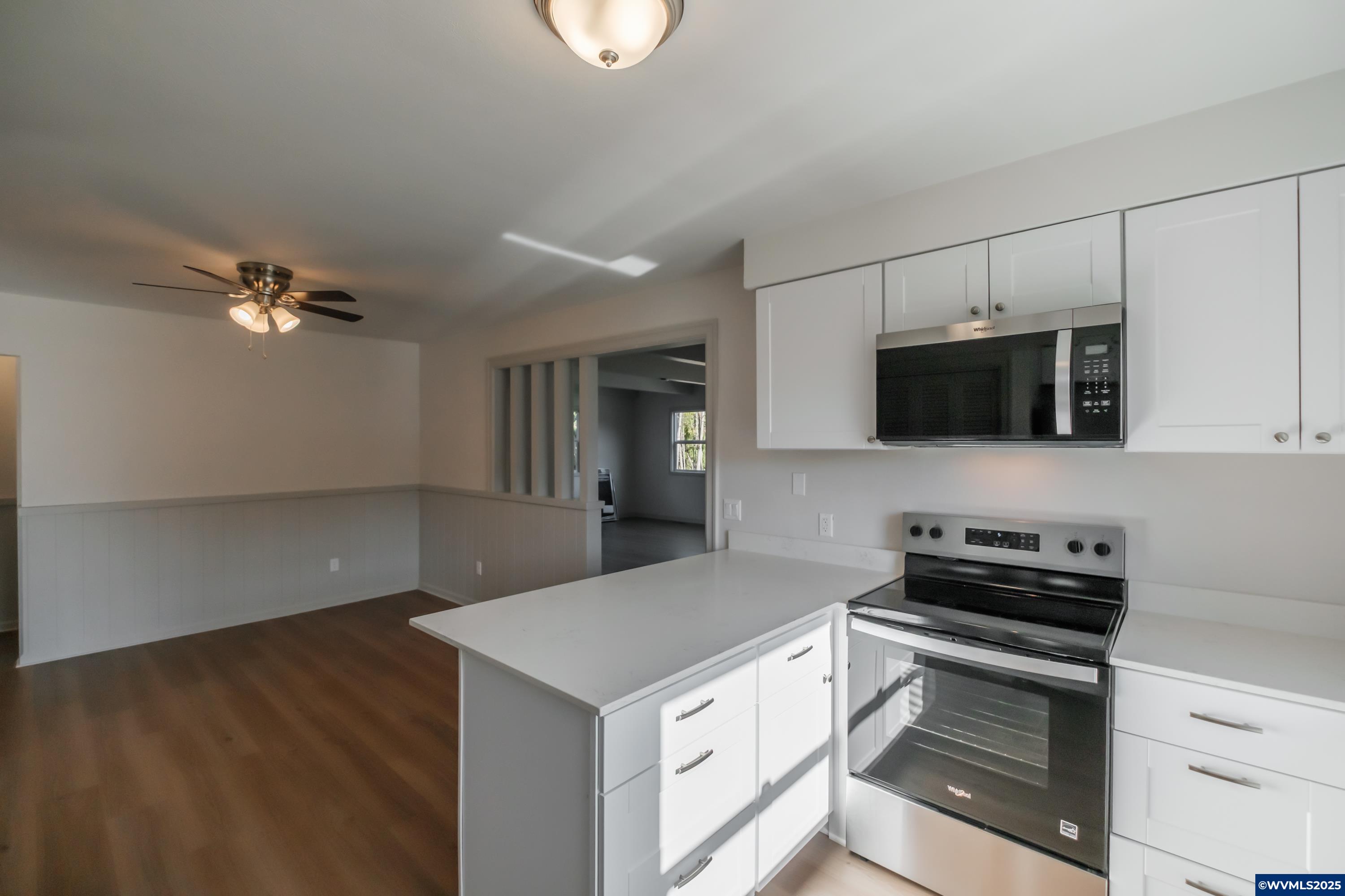 Salem, Oregon 97301, United States, 4 Bedrooms Bedrooms, ,3 BathroomsBathrooms,Residential,Pending,110597