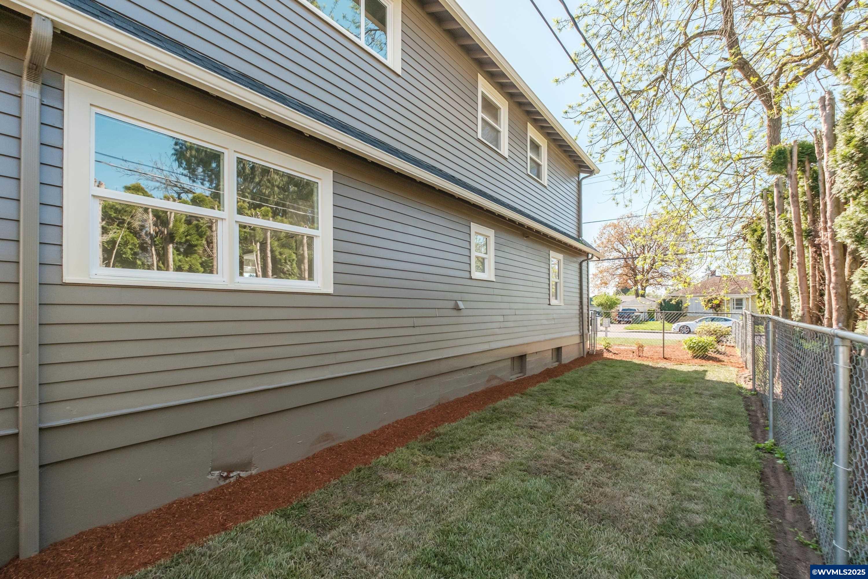 Salem, Oregon 97301, United States, 4 Bedrooms Bedrooms, ,3 BathroomsBathrooms,Residential,Pending,110597